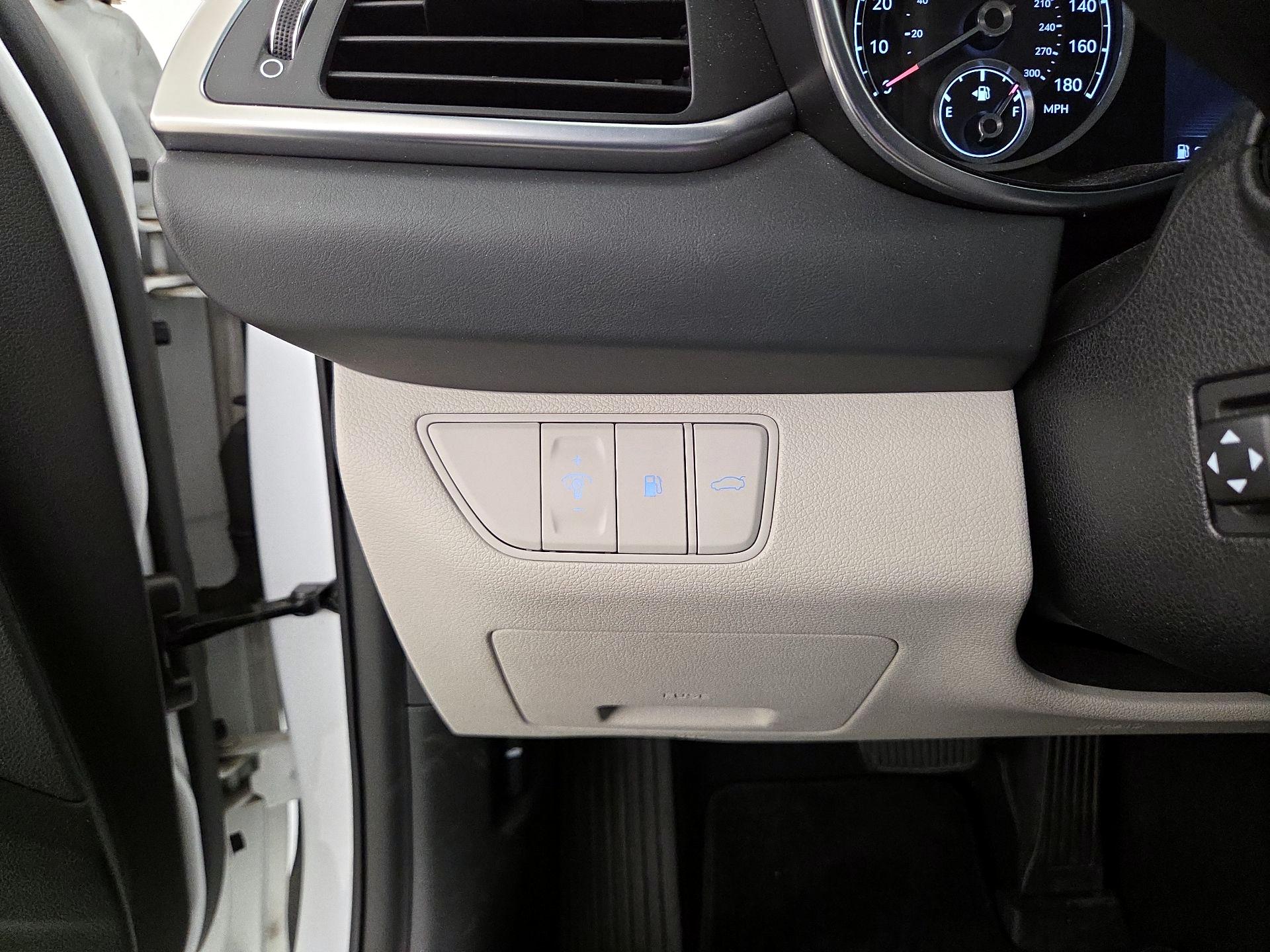 Thumbnail: 2022 Genesis G70 - 13