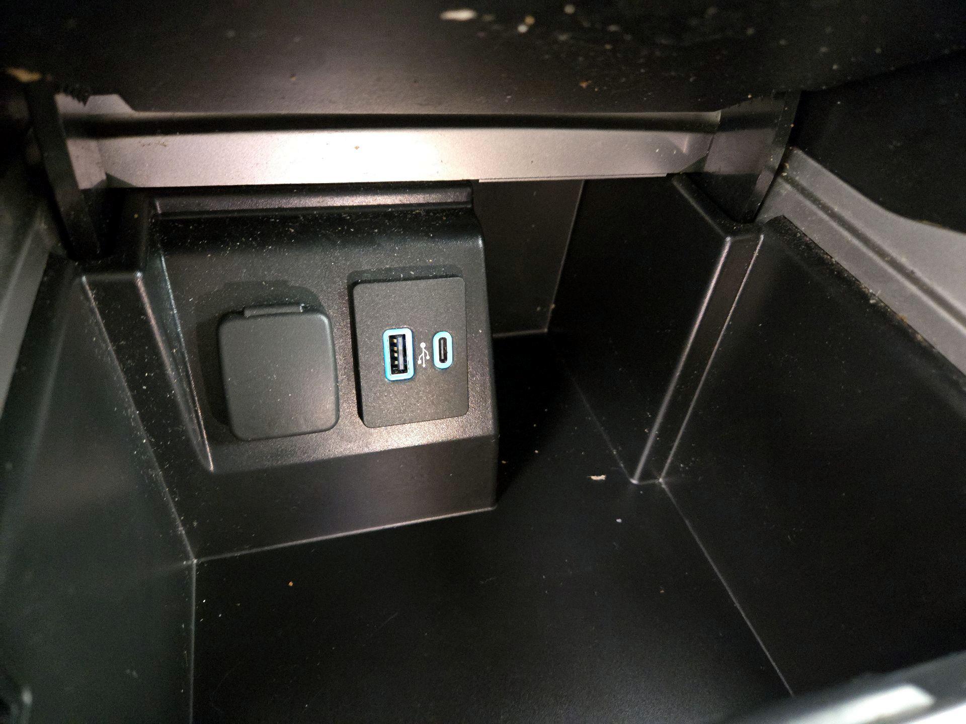 Thumbnail: 2021 Ford Explorer - 18