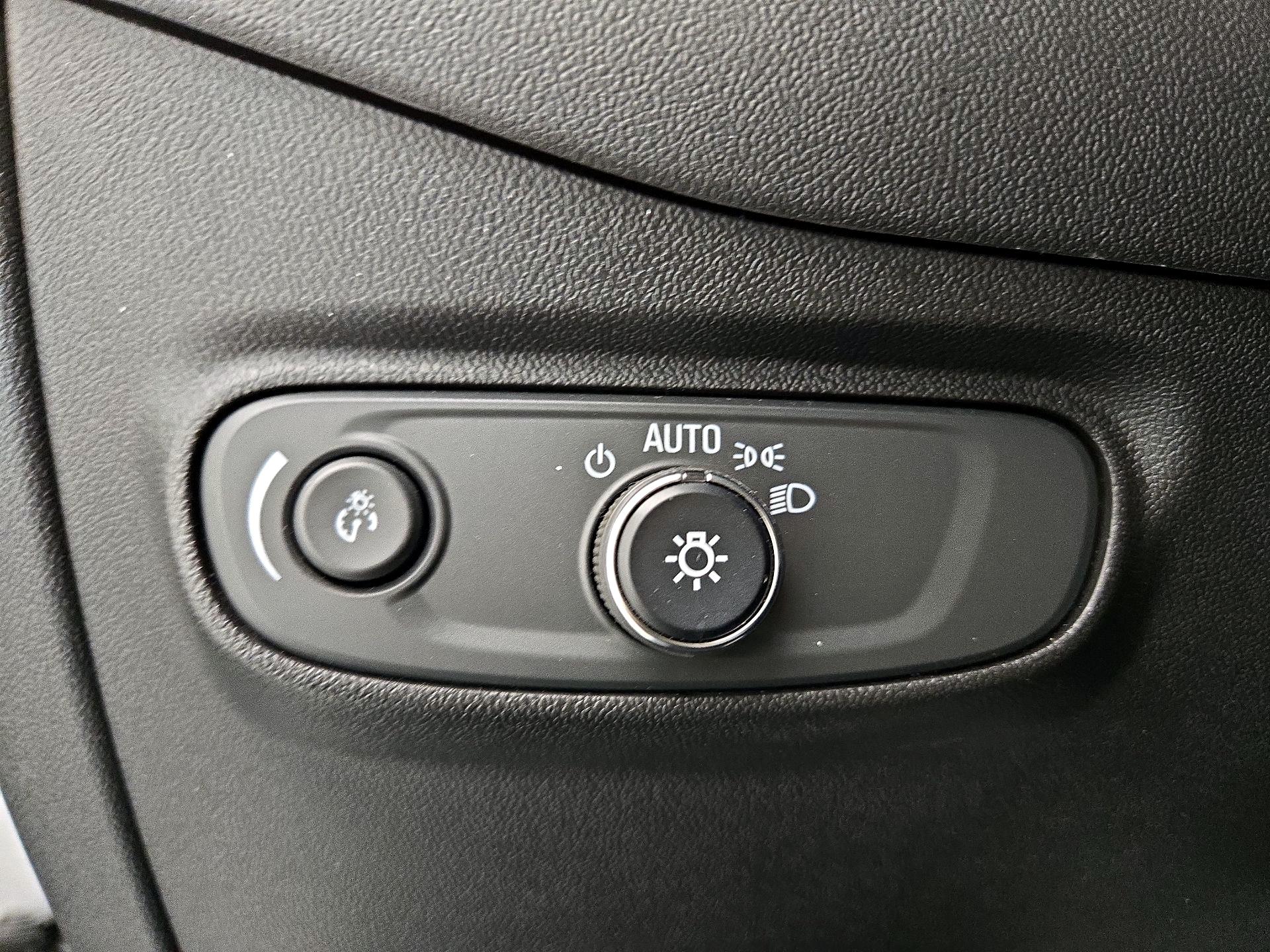 Thumbnail: 2022 Chevrolet Equinox - 13