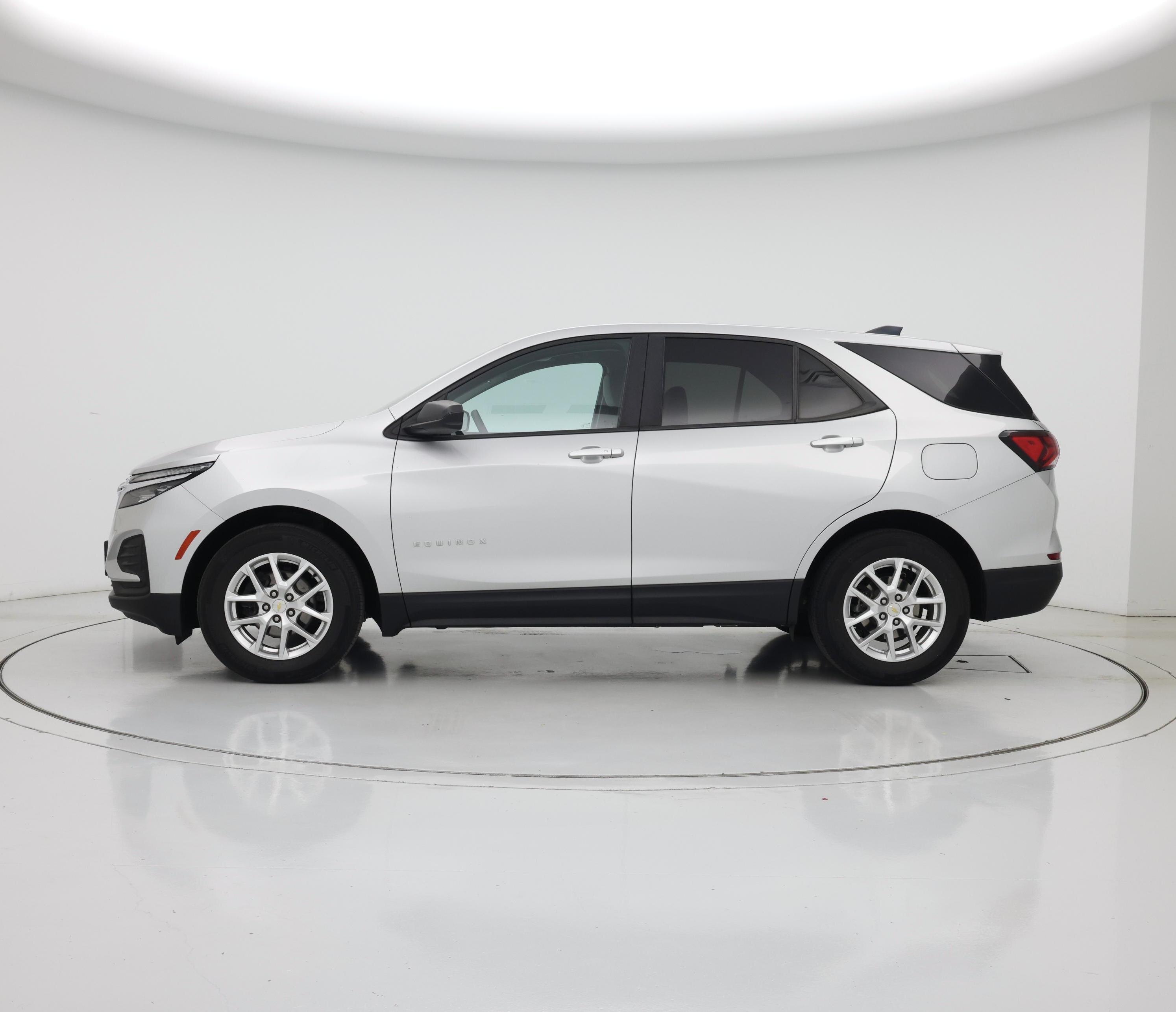 Thumbnail: 2022 Chevrolet Equinox - 3