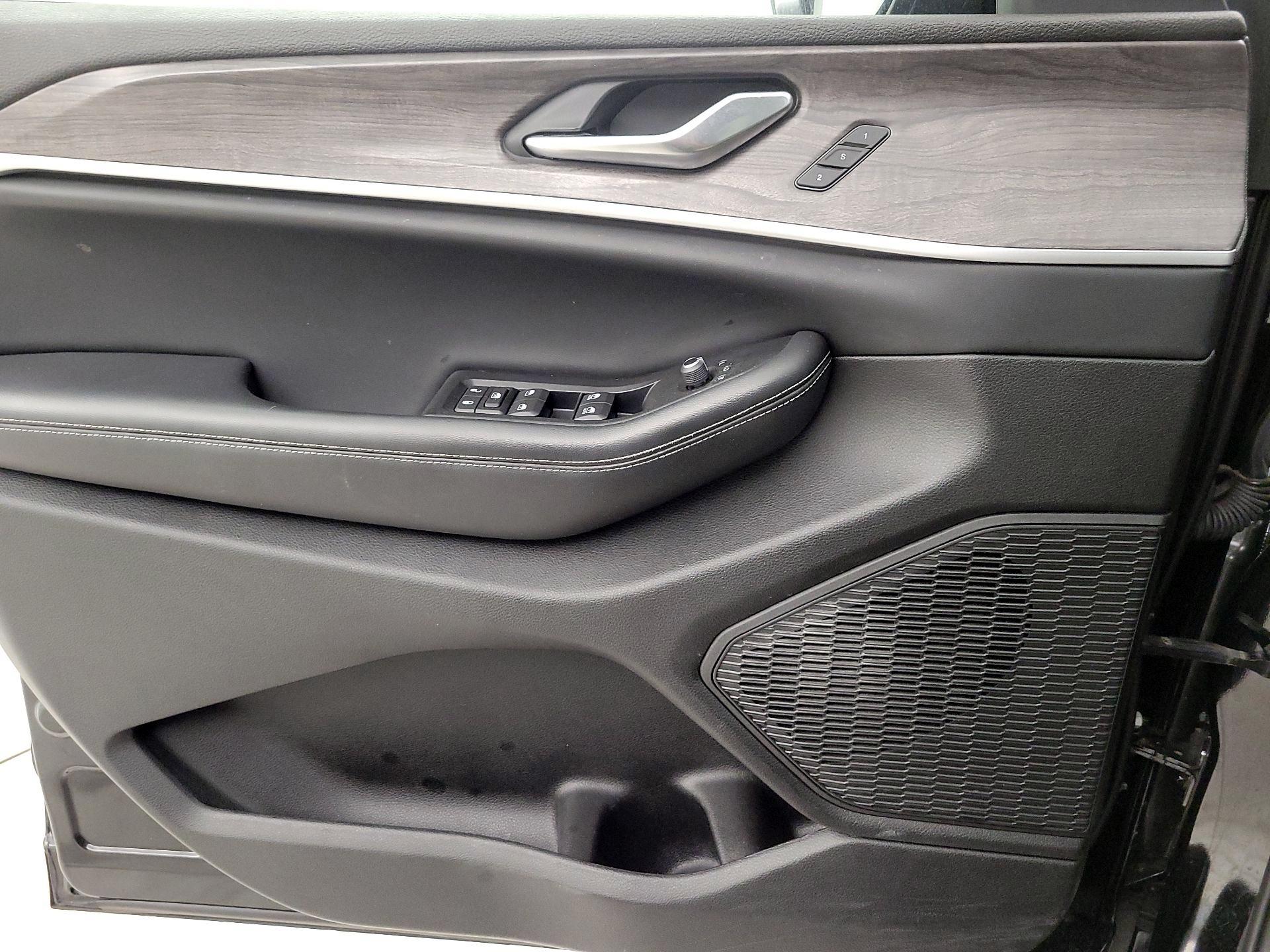 Thumbnail: 2023 Jeep Grand Cherokee - 12