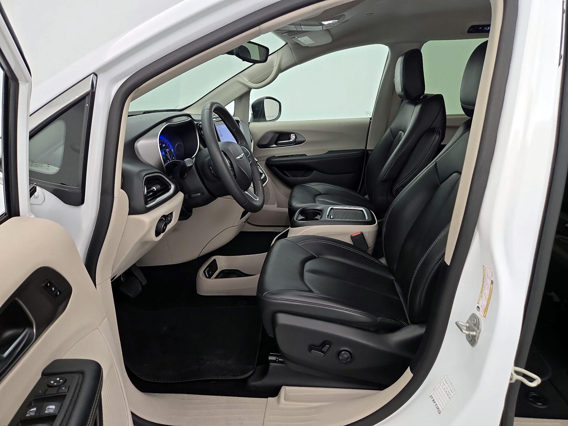 Thumbnail: 2023 Chrysler Pacifica - 11