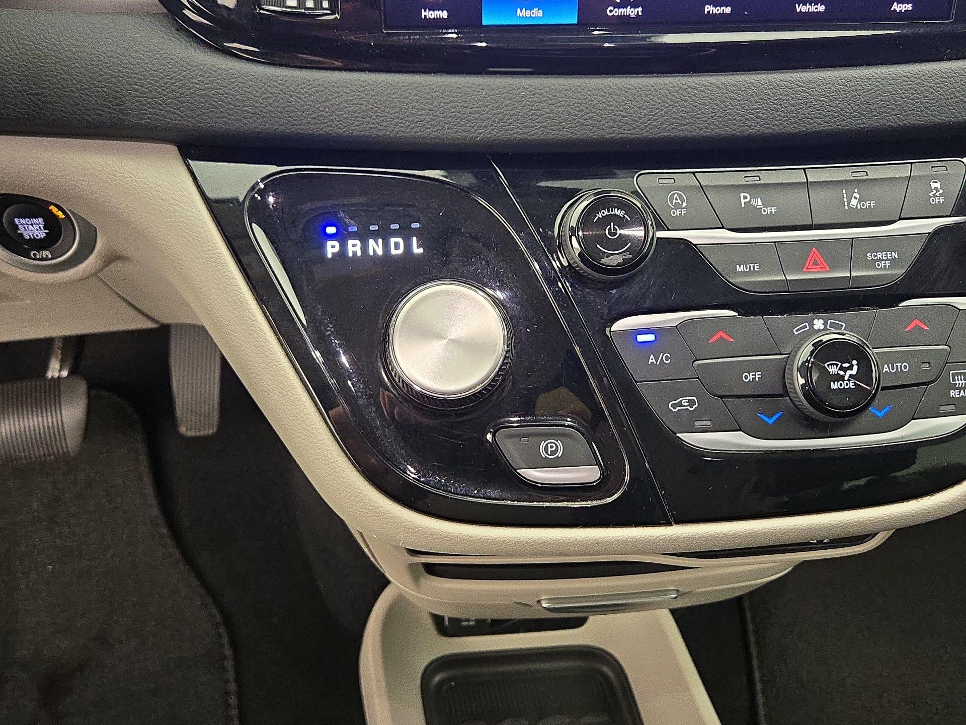 Thumbnail: 2023 Chrysler Pacifica - 17