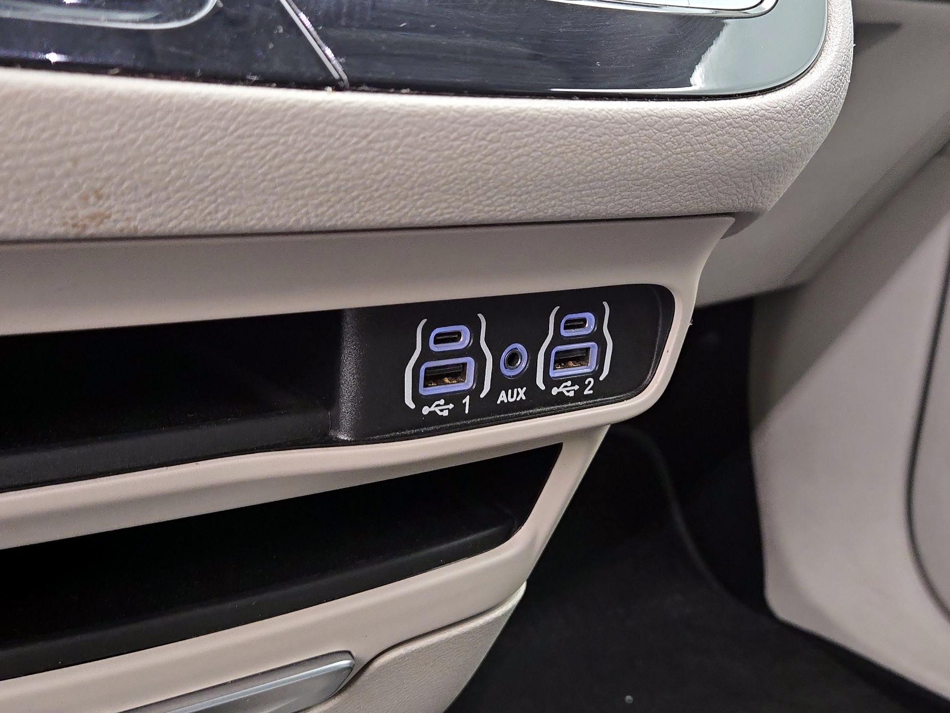 Thumbnail: 2023 Chrysler Pacifica - 18