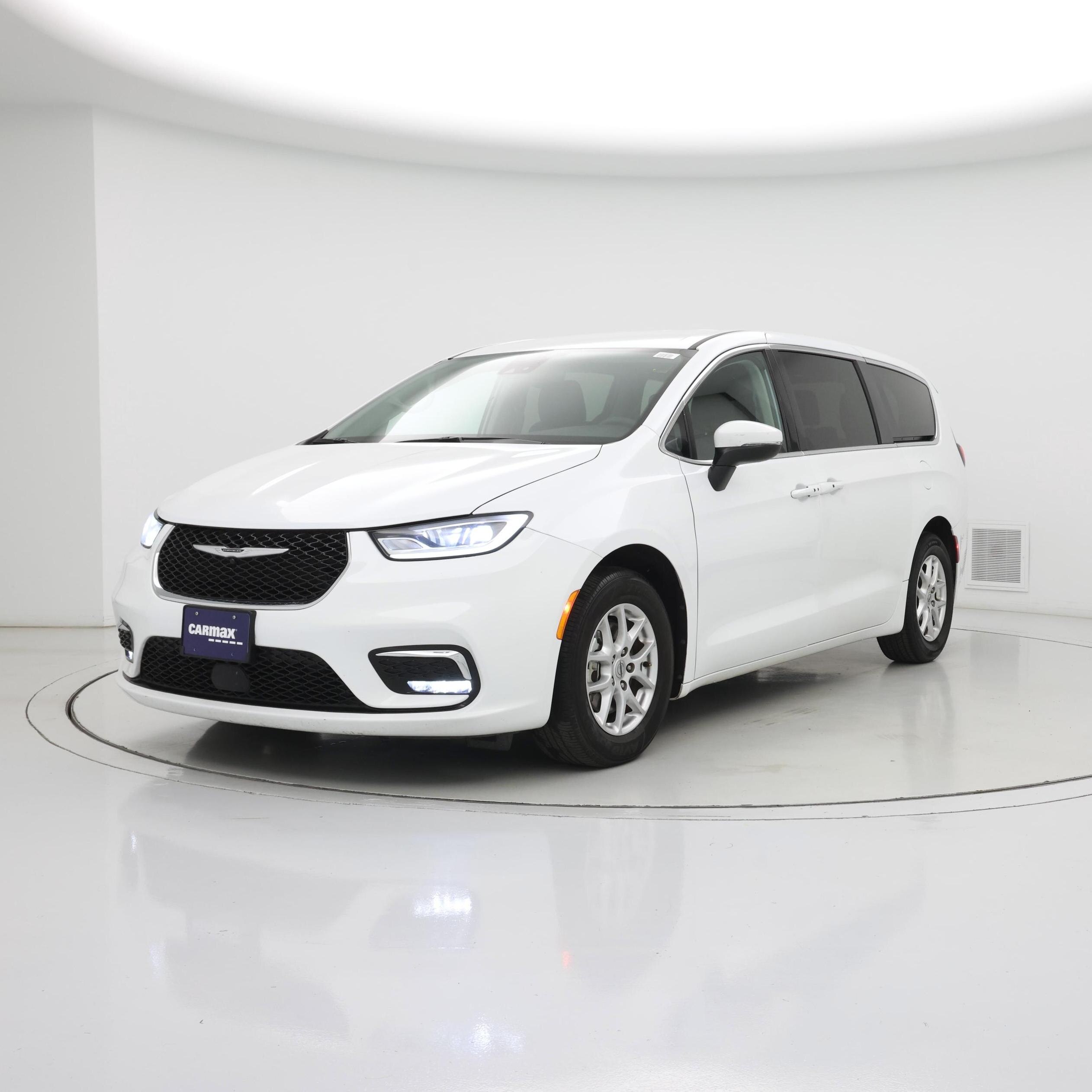 Thumbnail: 2023 Chrysler Pacifica - 4