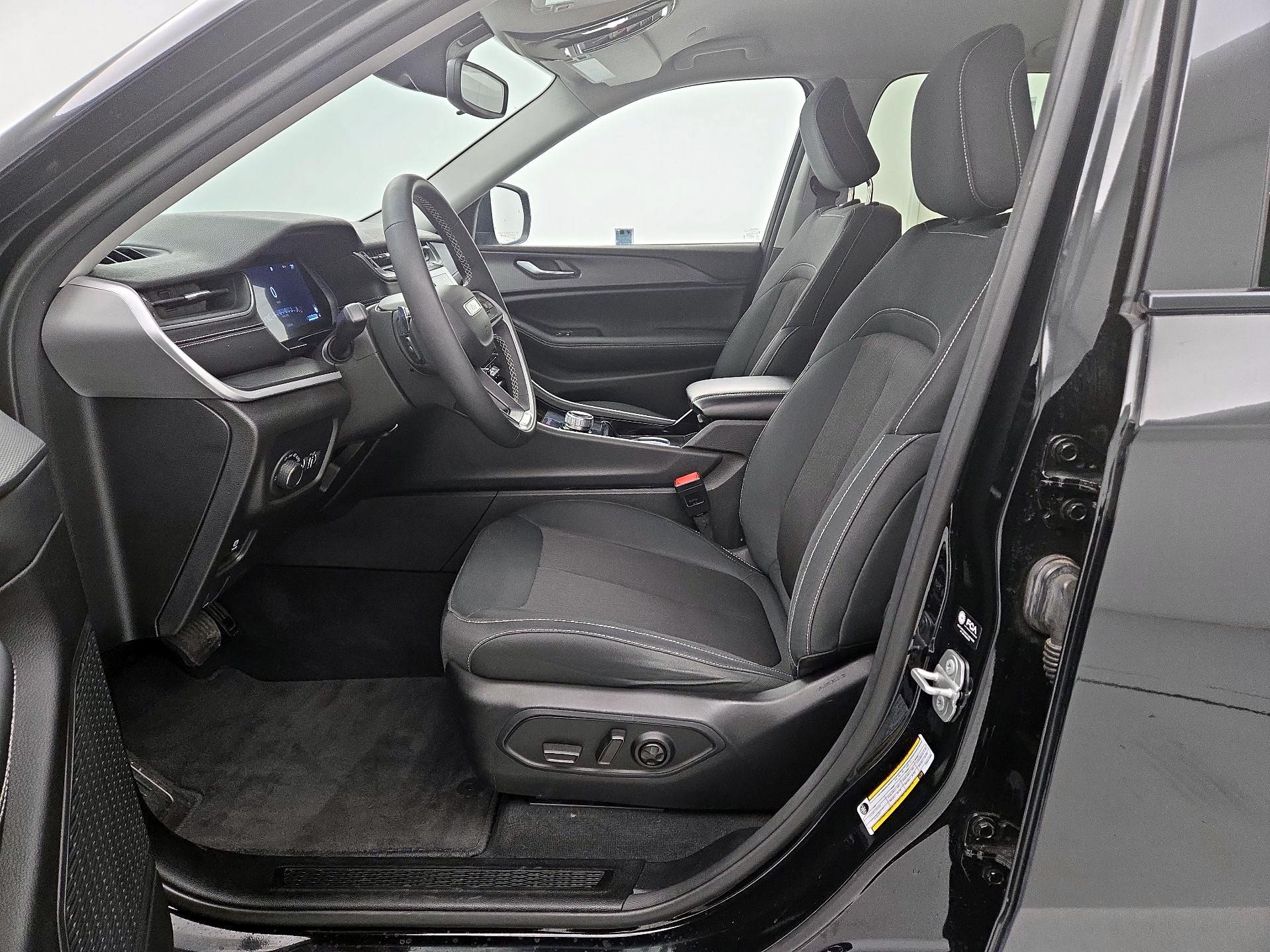 Thumbnail: 2023 Jeep Grand Cherokee - 11