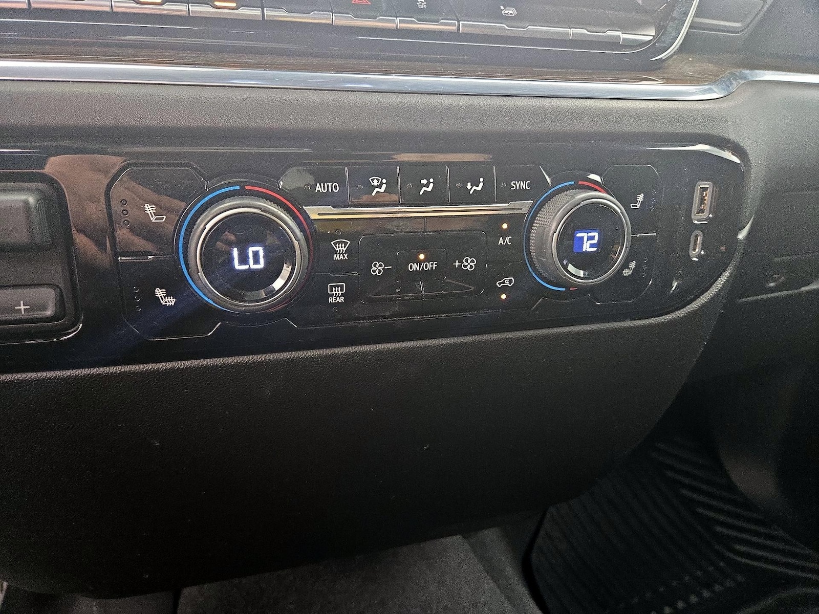 2022 Chevrolet Silverado 1500 LT - Photo 18