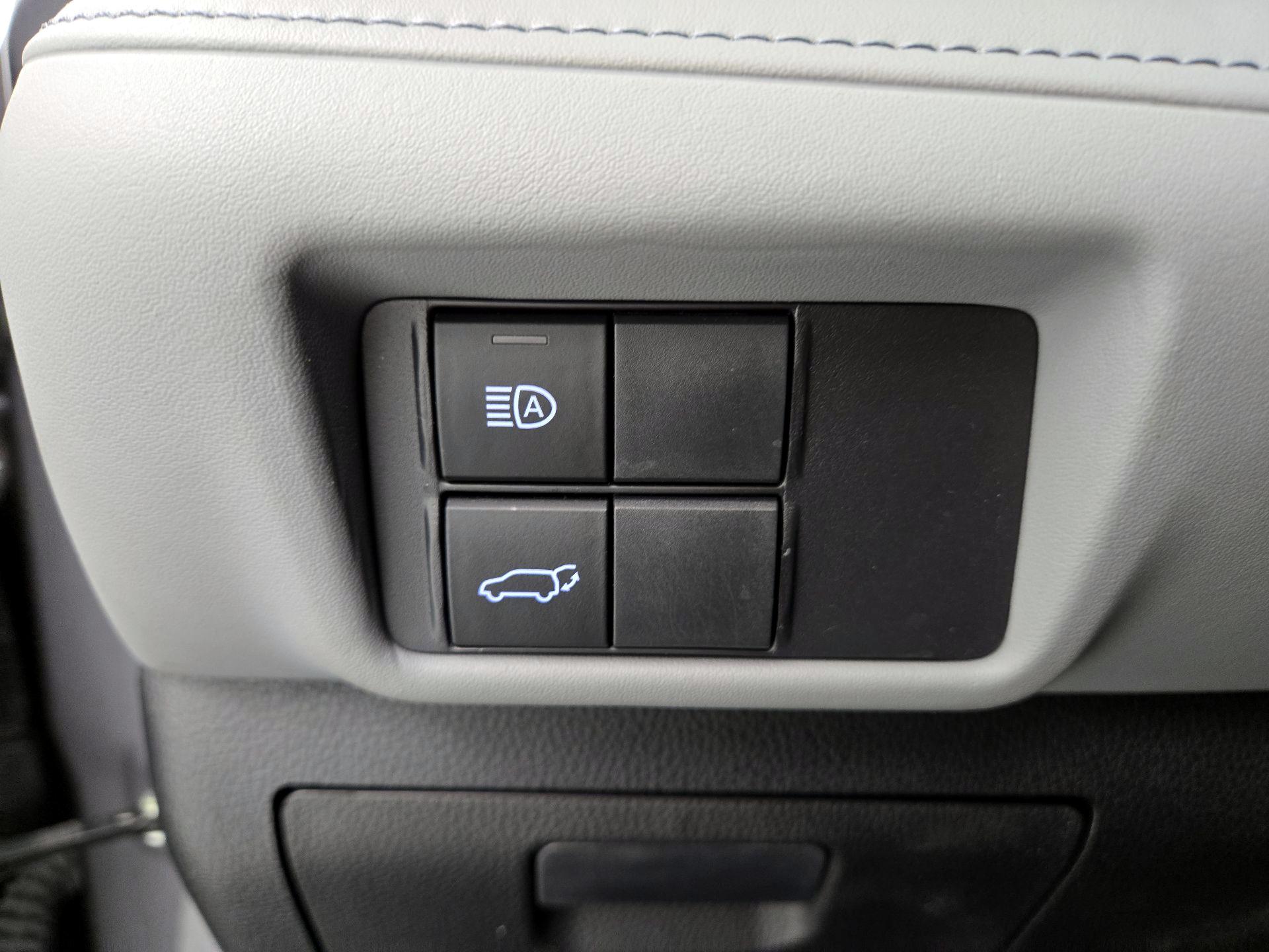 Thumbnail: 2022 Toyota Highlander - 13