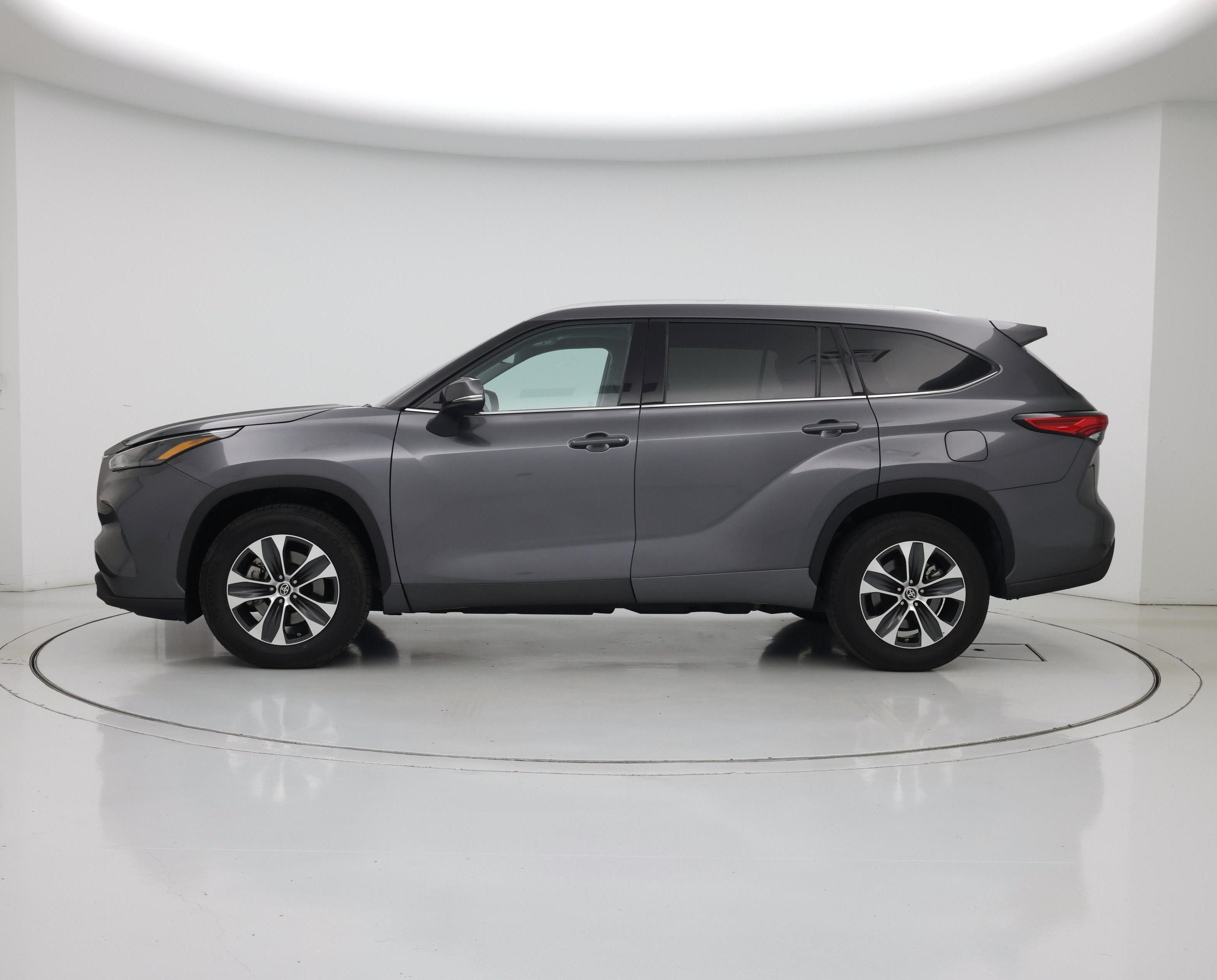 Thumbnail: 2022 Toyota Highlander - 3