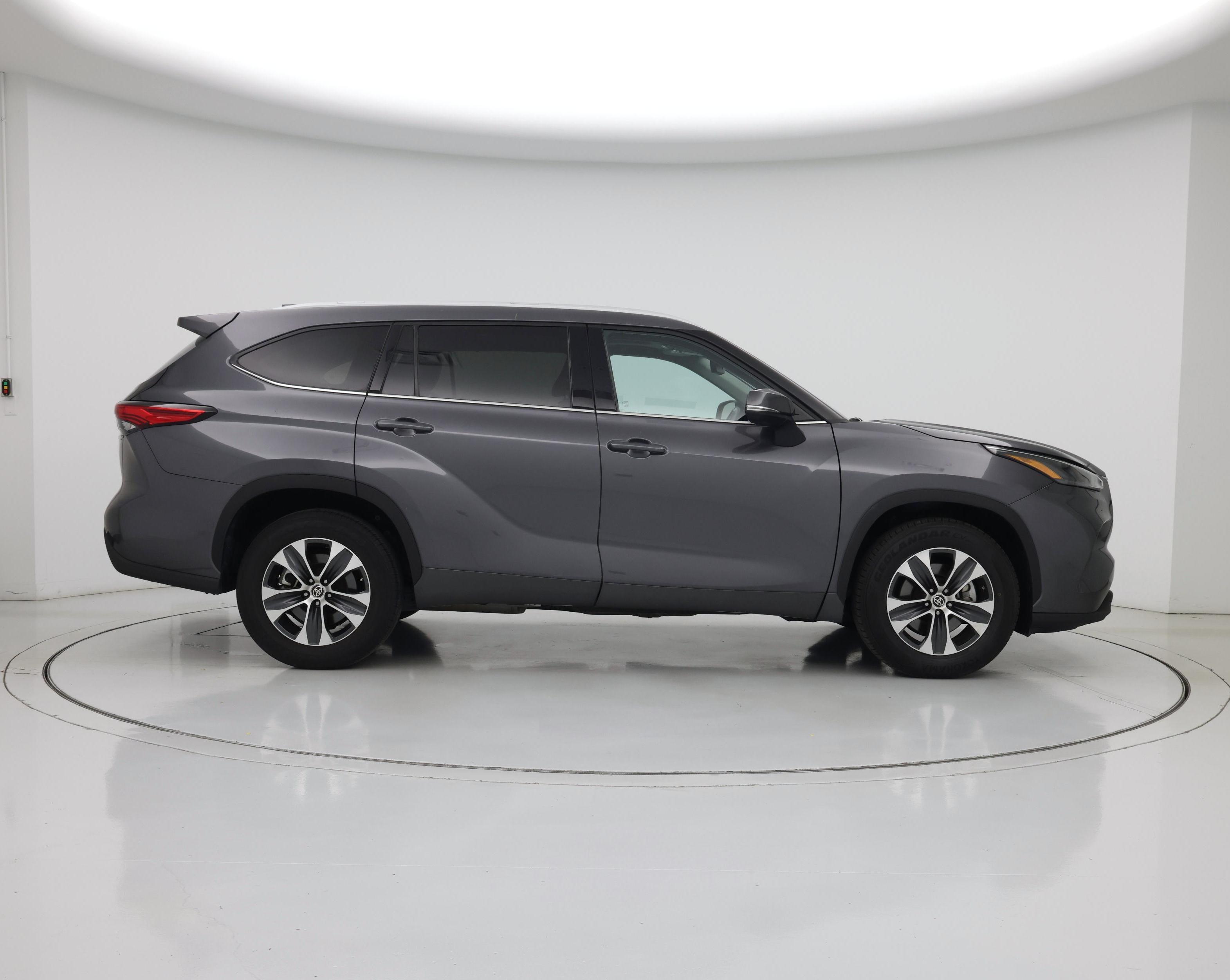 Thumbnail: 2022 Toyota Highlander - 7