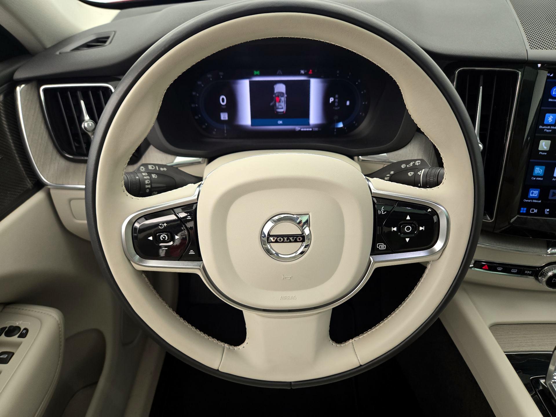 Thumbnail: 2023 Volvo XC60 - 10