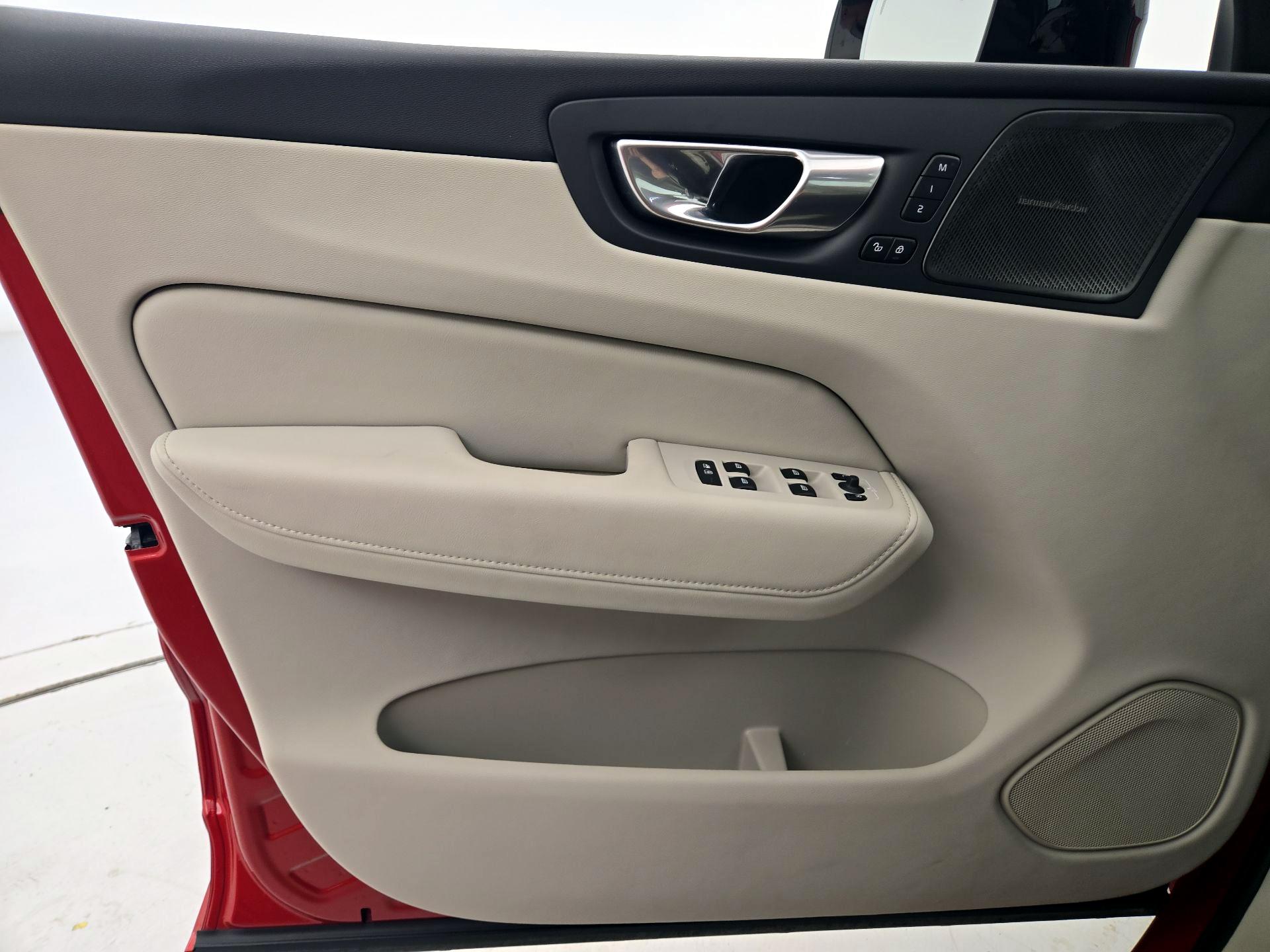 Thumbnail: 2023 Volvo XC60 - 12