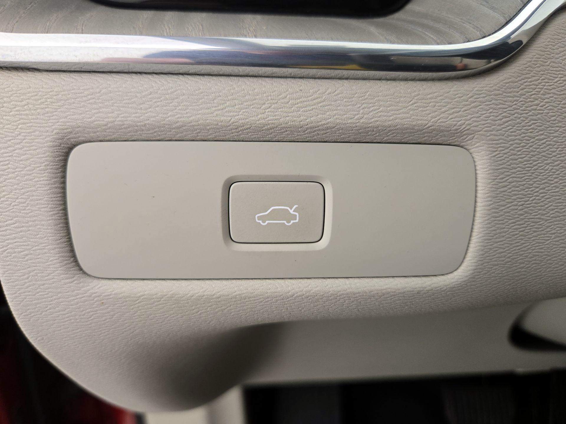 Thumbnail: 2023 Volvo XC60 - 13