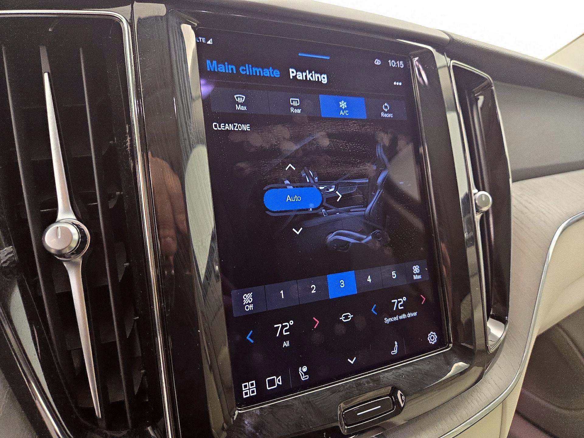 Thumbnail: 2023 Volvo XC60 - 16