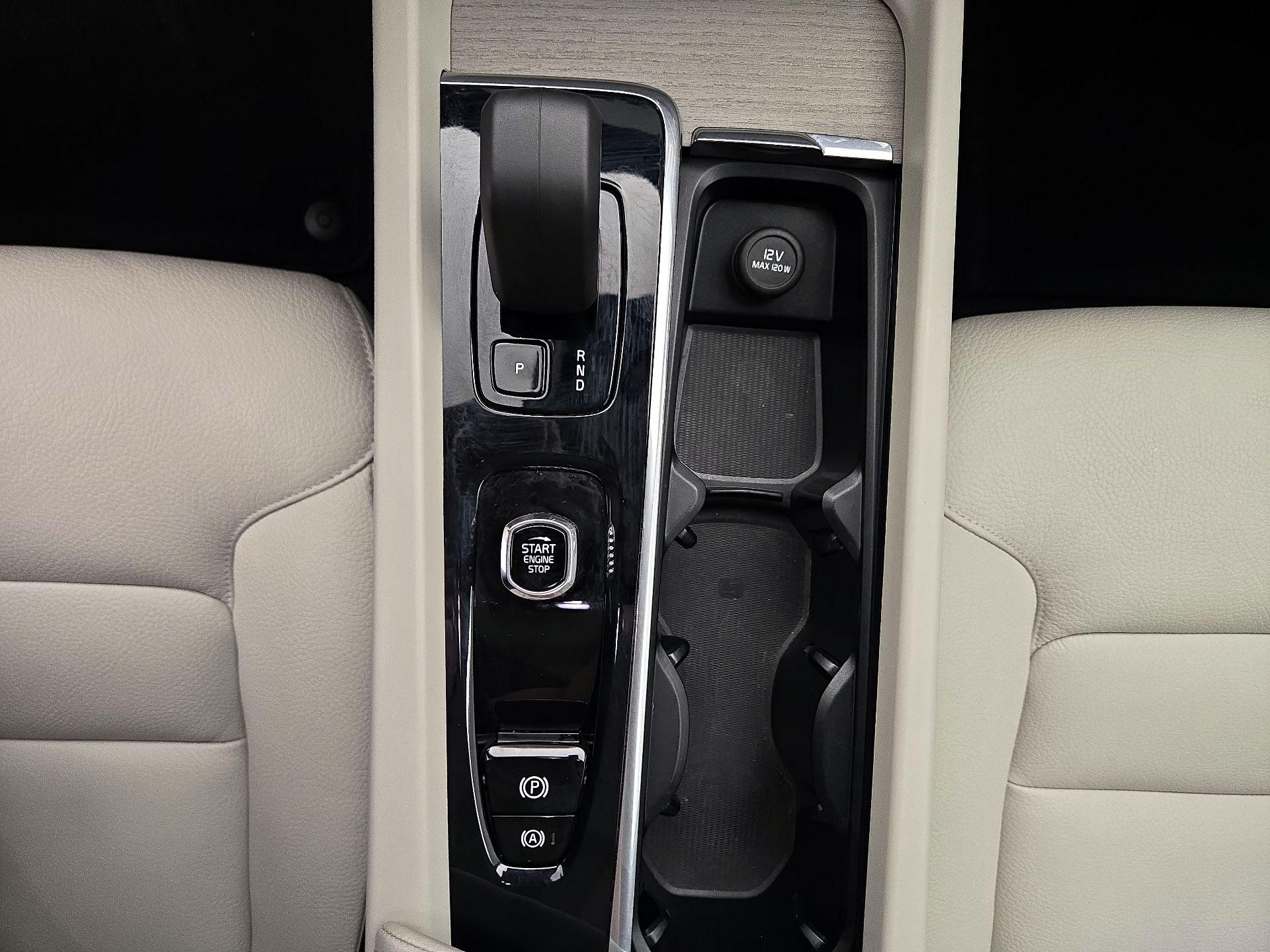 Thumbnail: 2023 Volvo XC60 - 17