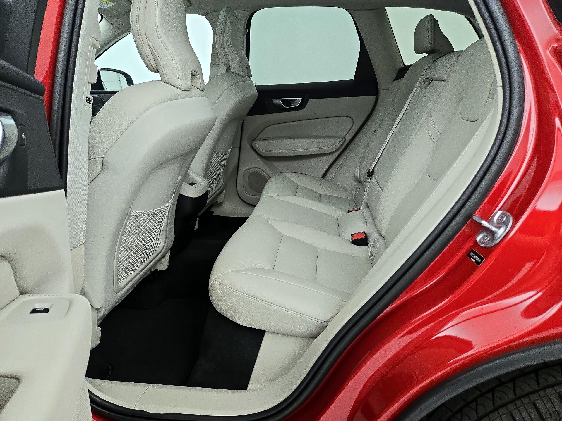 Thumbnail: 2023 Volvo XC60 - 20