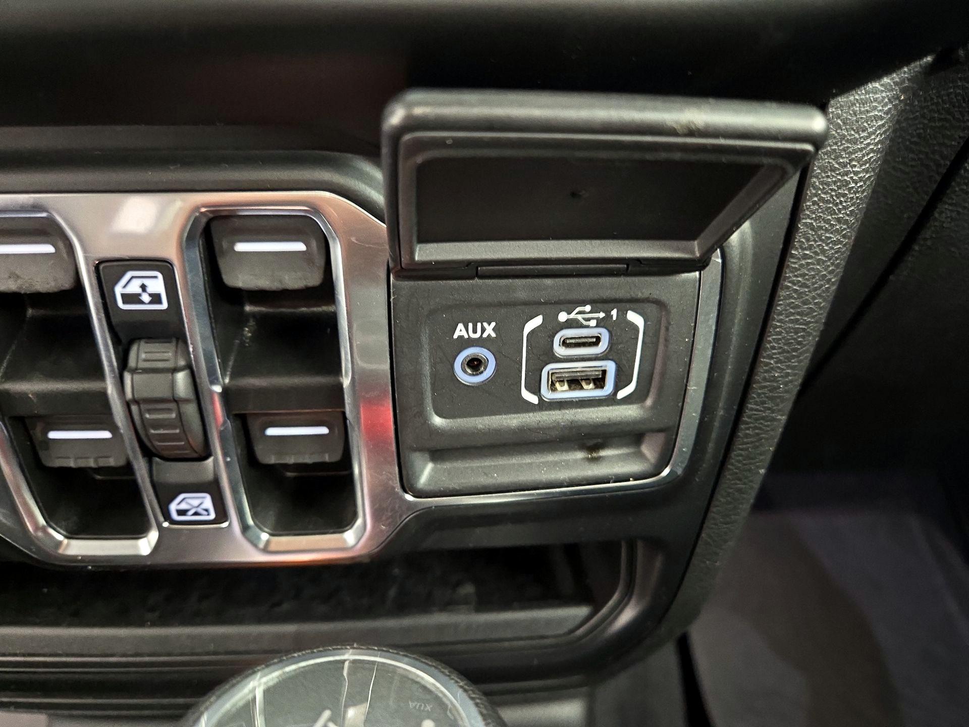 Thumbnail: 2022 Jeep Wrangler - 18