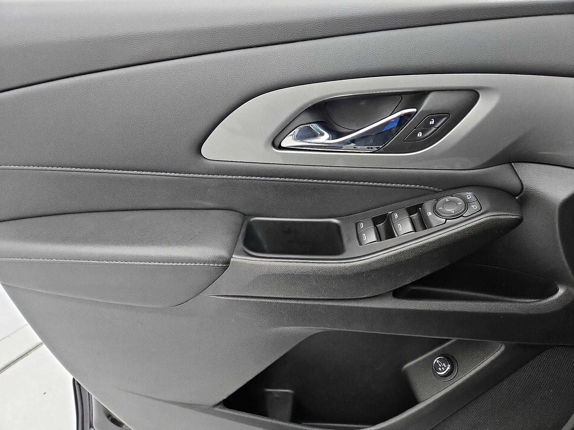 Thumbnail: 2023 Chevrolet Traverse - 12