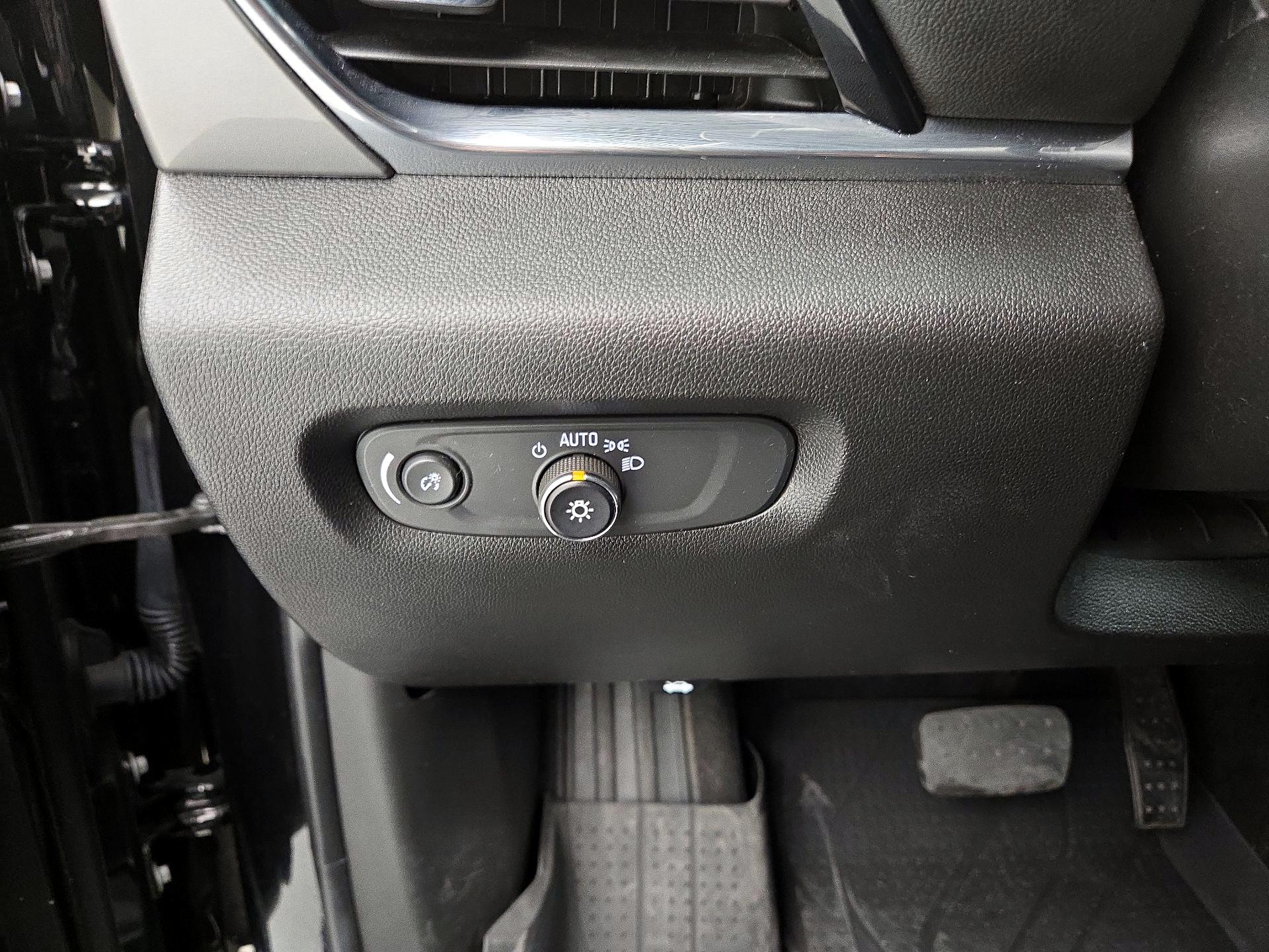 Thumbnail: 2023 Chevrolet Traverse - 13