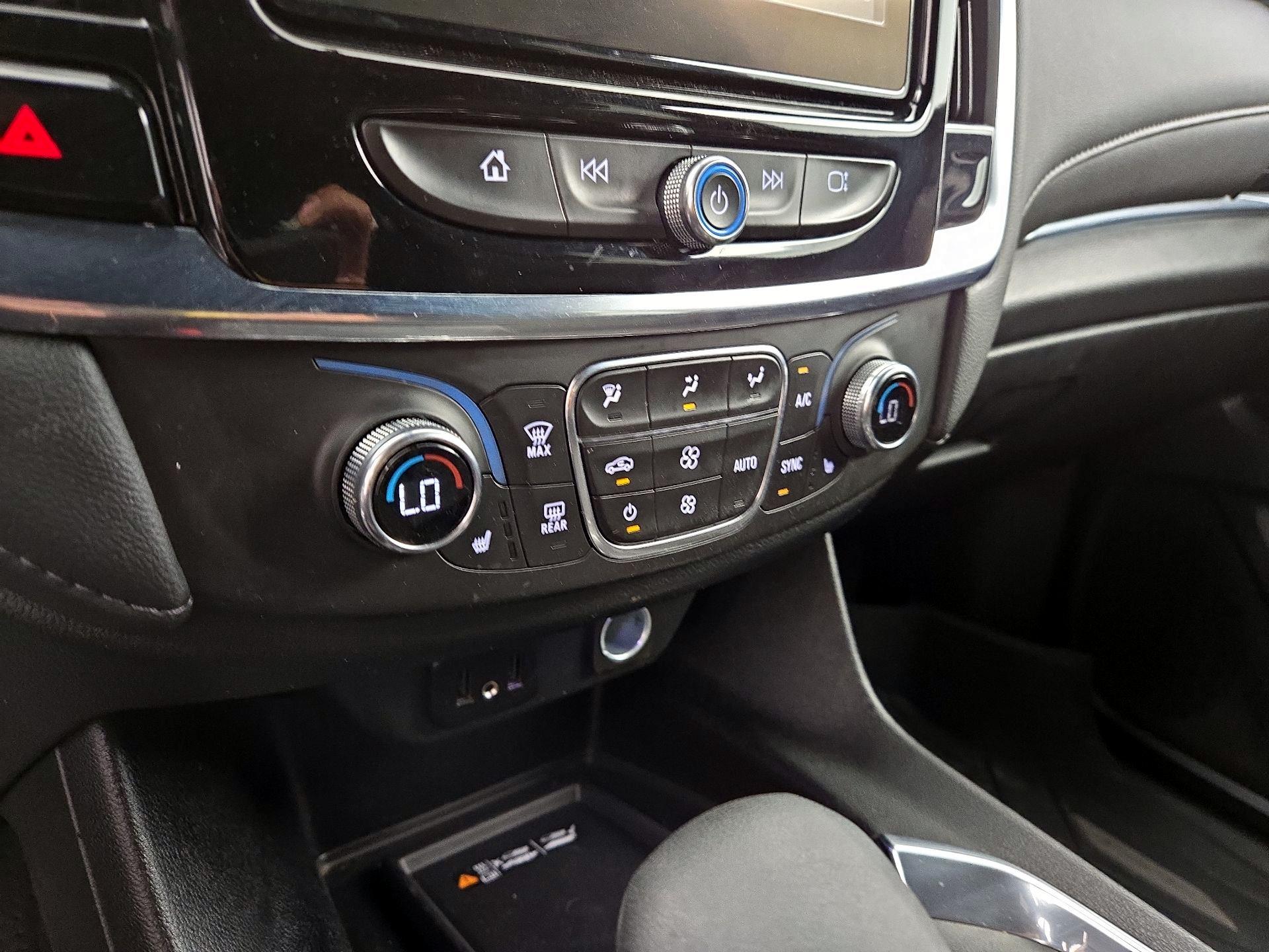 Thumbnail: 2023 Chevrolet Traverse - 16