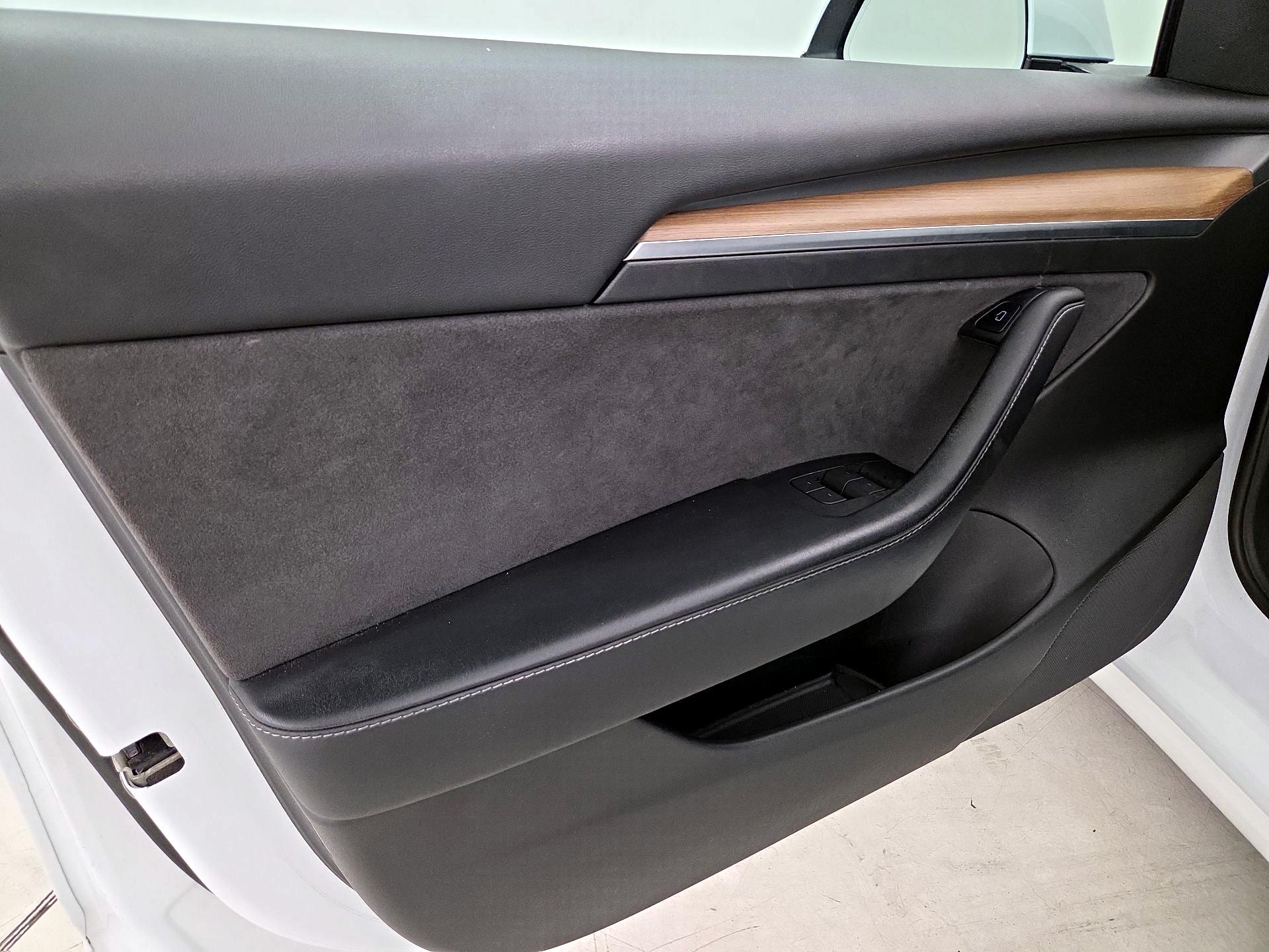 Thumbnail: 2022 Tesla Model 3 - 12