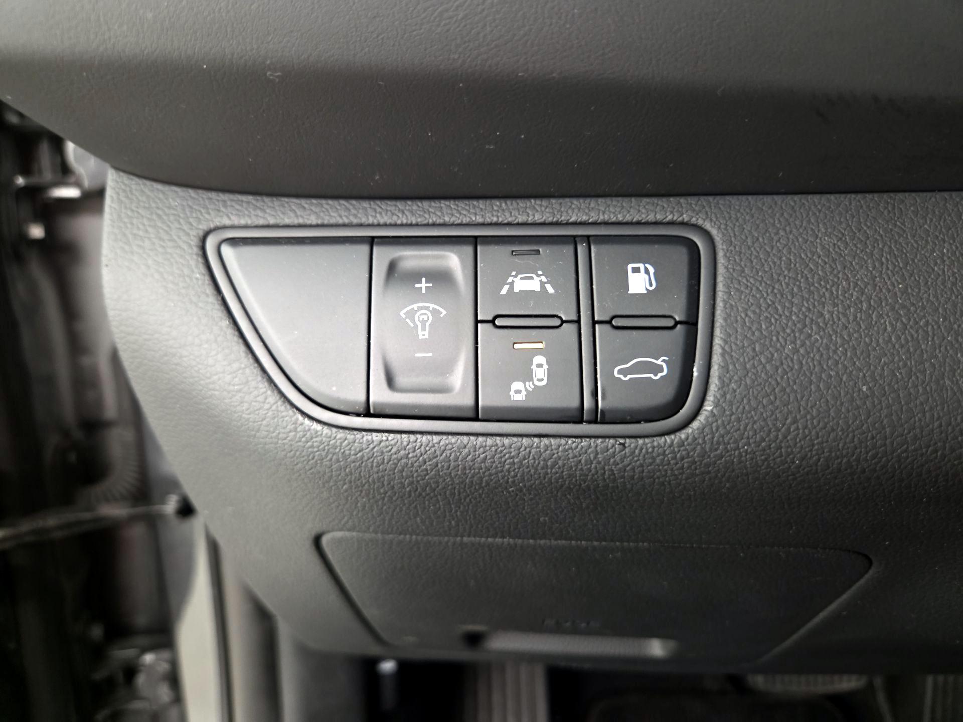 Thumbnail: 2020 Genesis G70 - 13