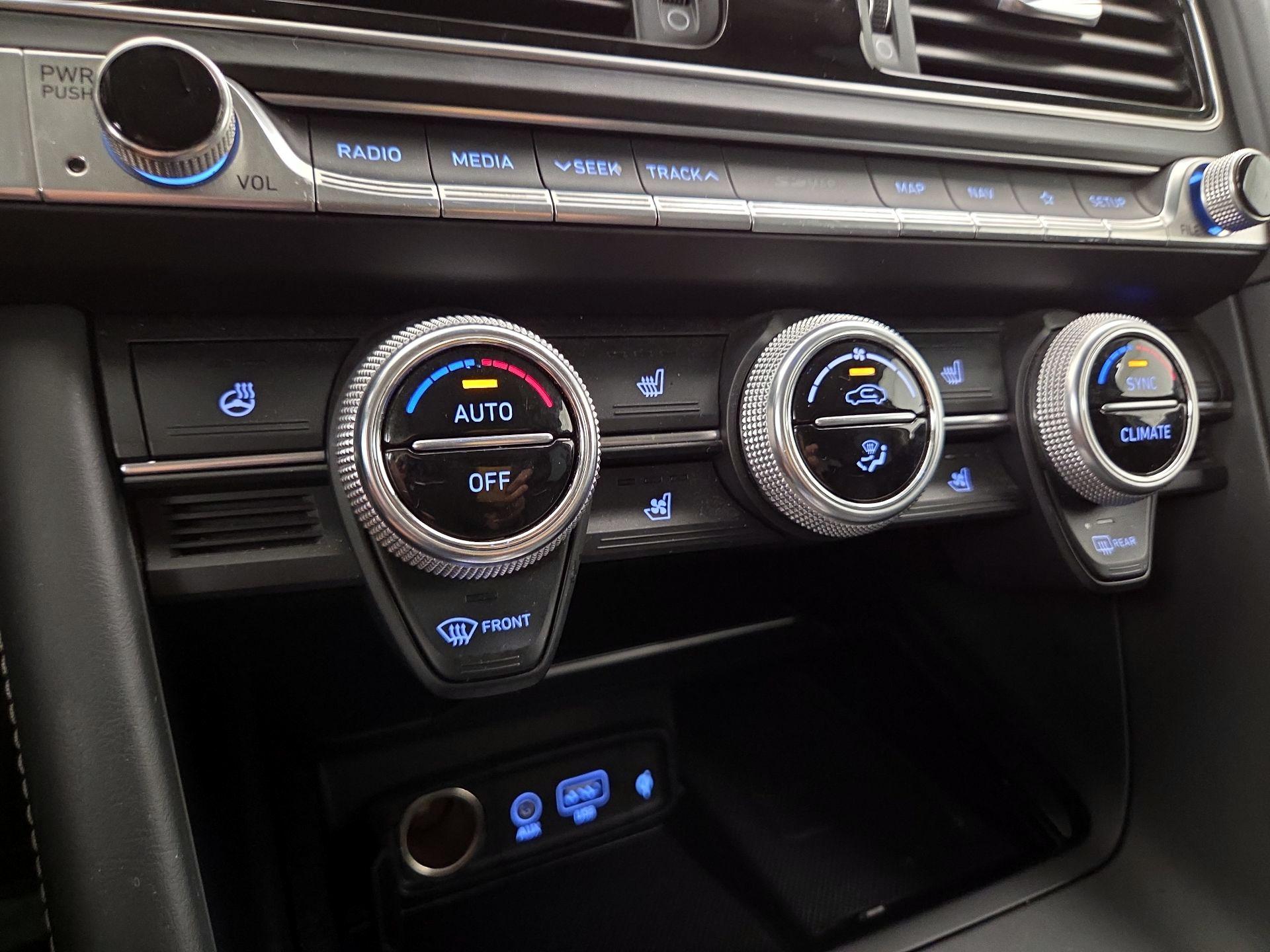 Thumbnail: 2020 Genesis G70 - 16