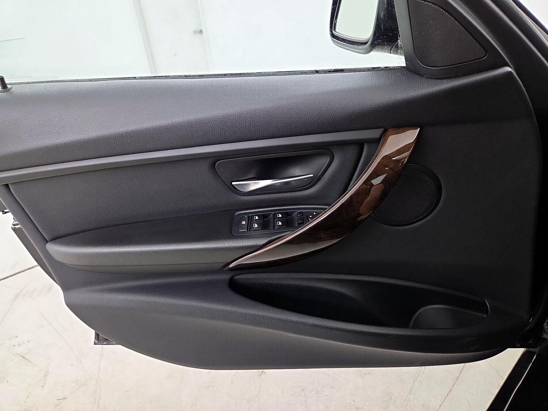 Thumbnail: 2015 BMW 3 Series - 12