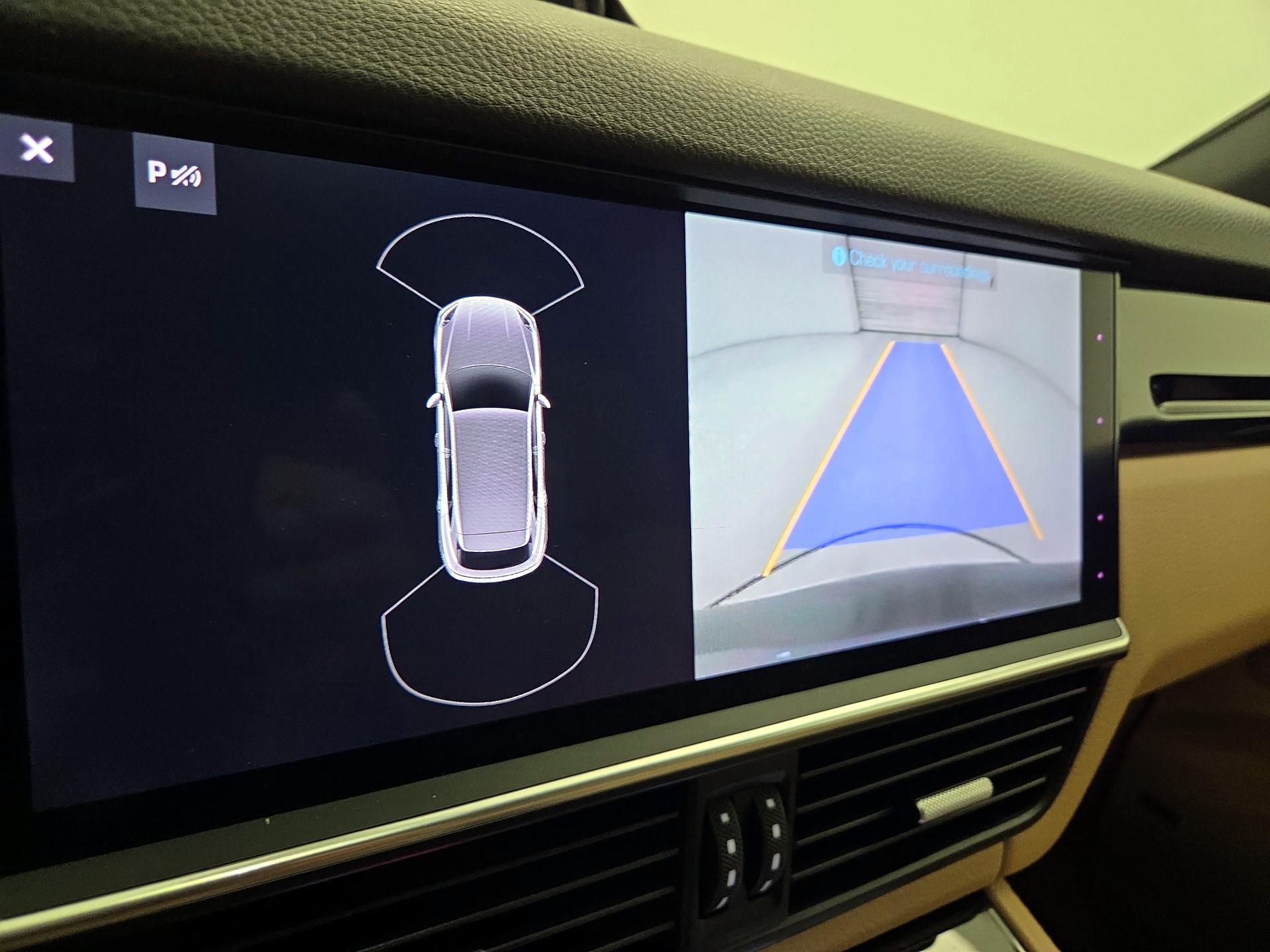 Thumbnail: 2019 Porsche Cayenne - 15