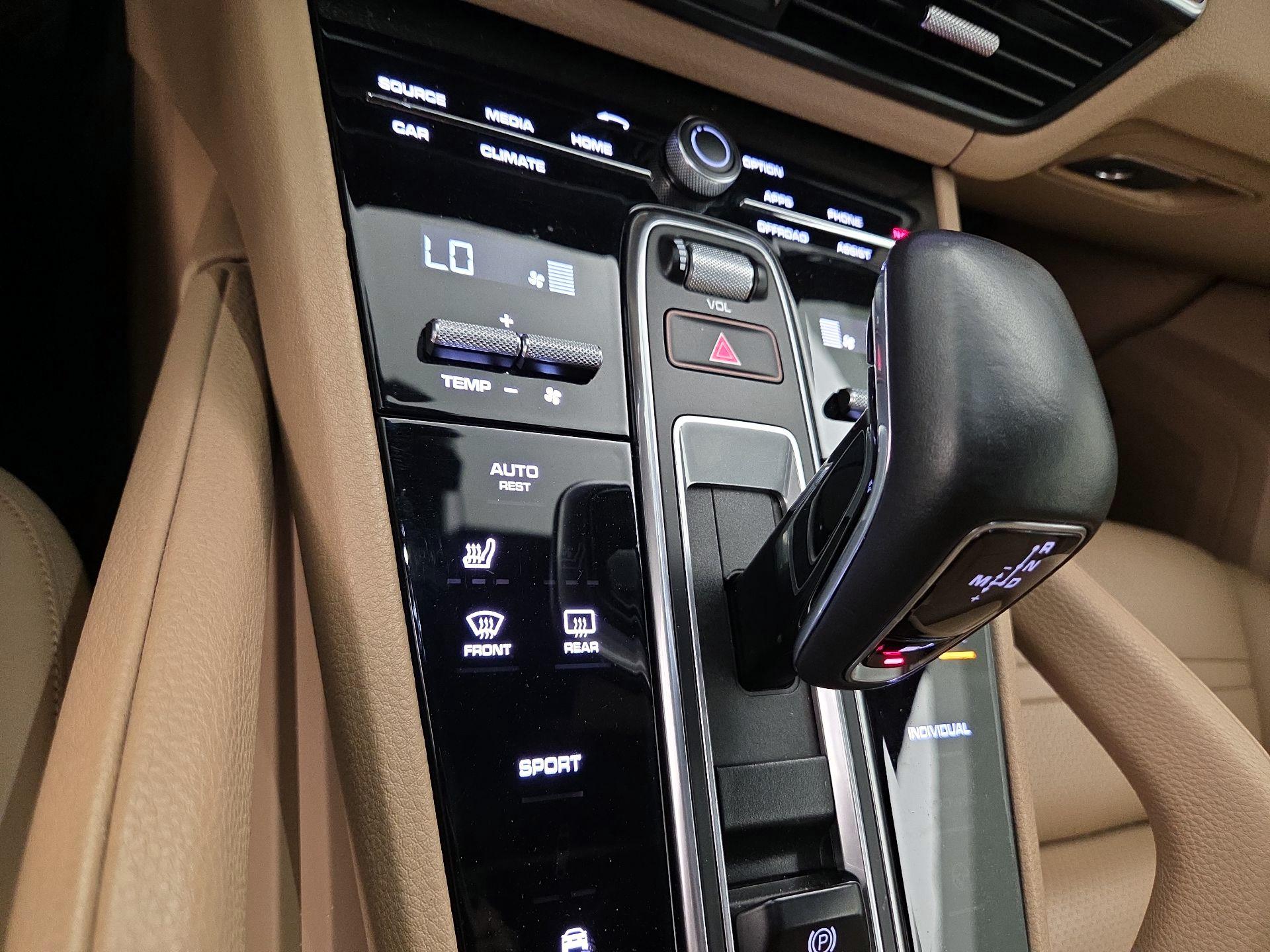 Thumbnail: 2019 Porsche Cayenne - 17