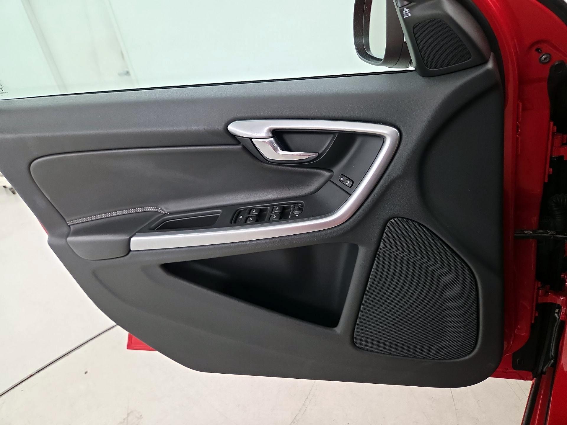 Thumbnail: 2016 Volvo S60 - 12
