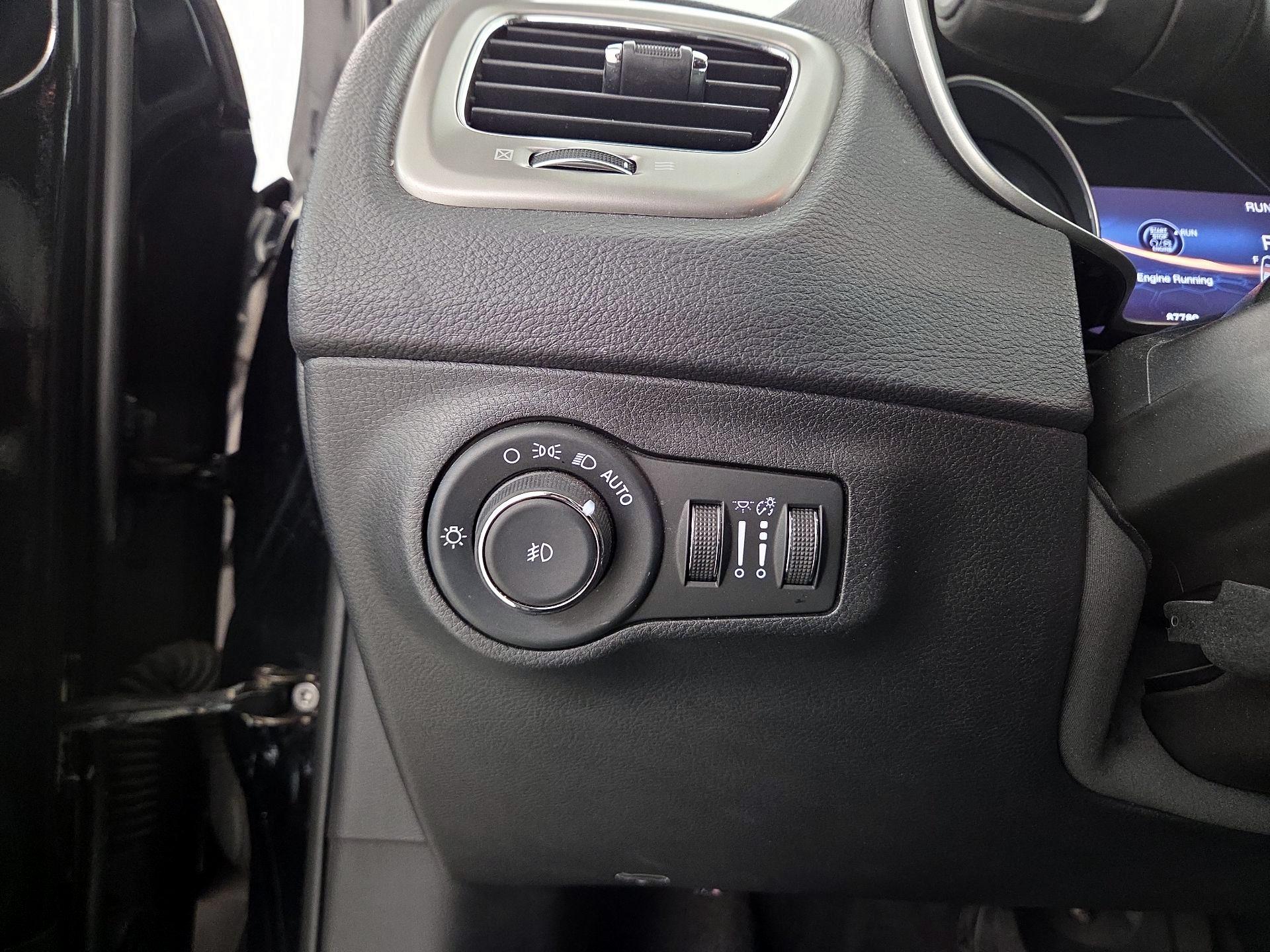 Thumbnail: 2018 Jeep Compass - 13