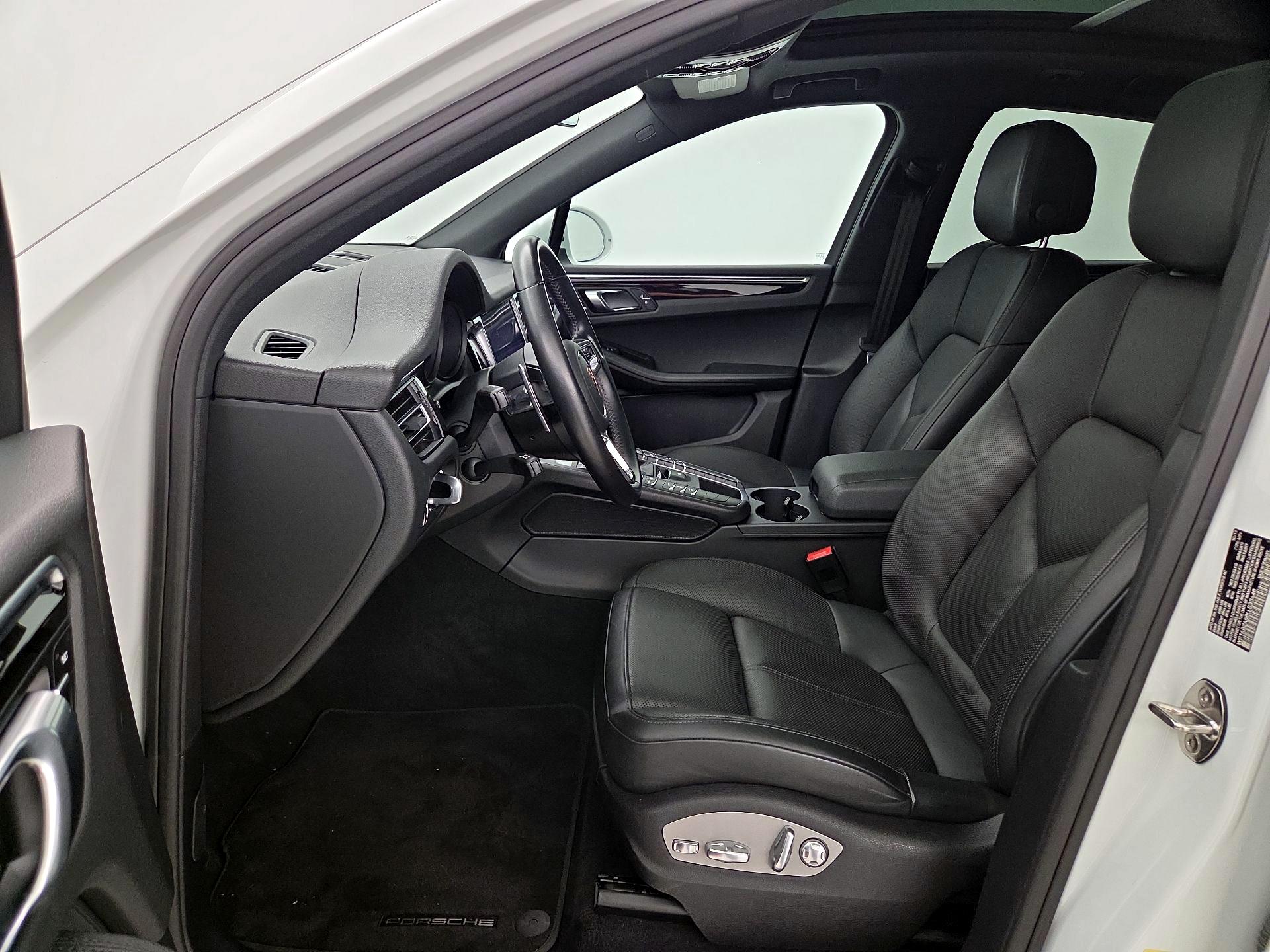 Thumbnail: 2020 Porsche Macan - 11