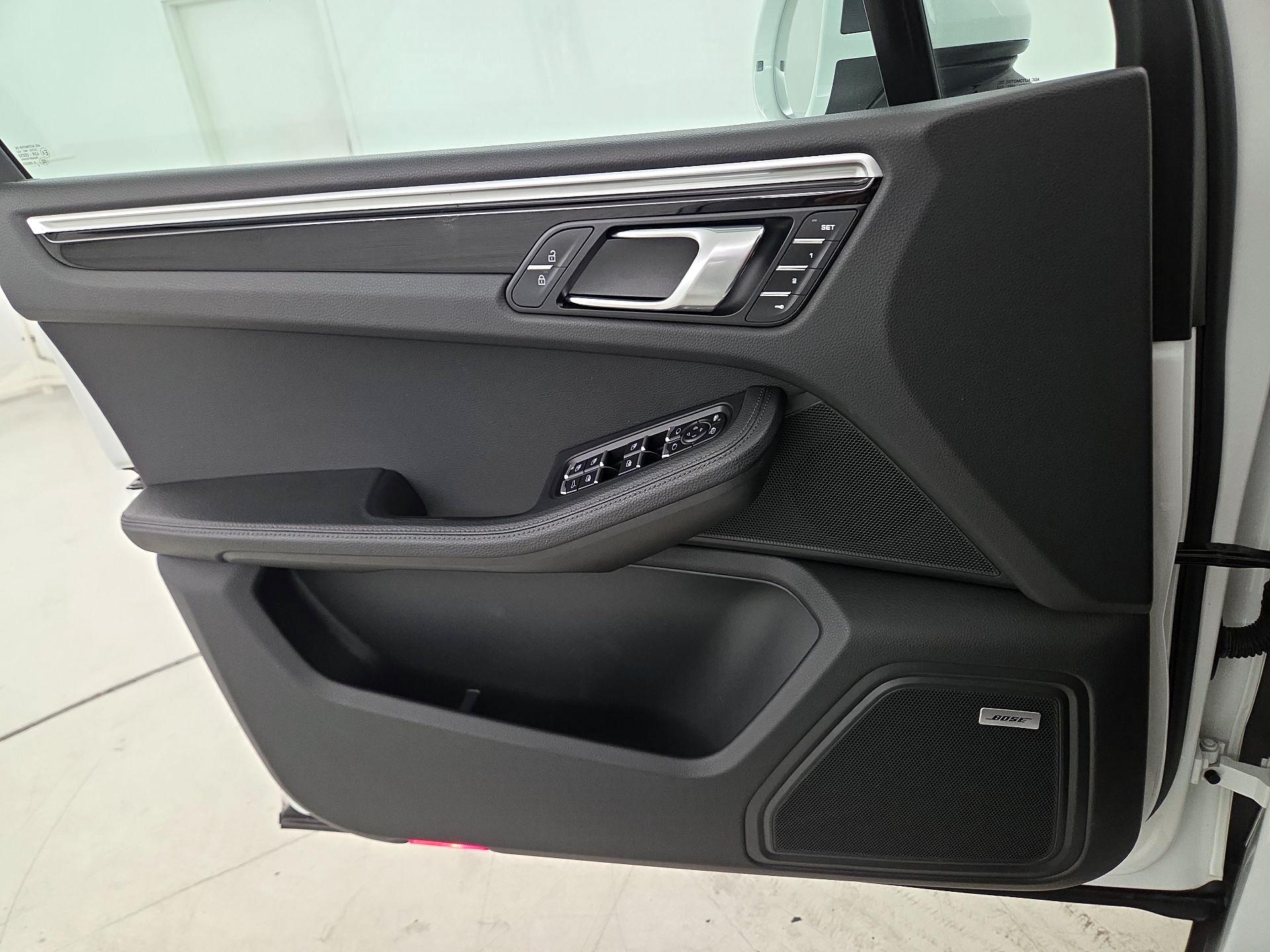 Thumbnail: 2020 Porsche Macan - 12