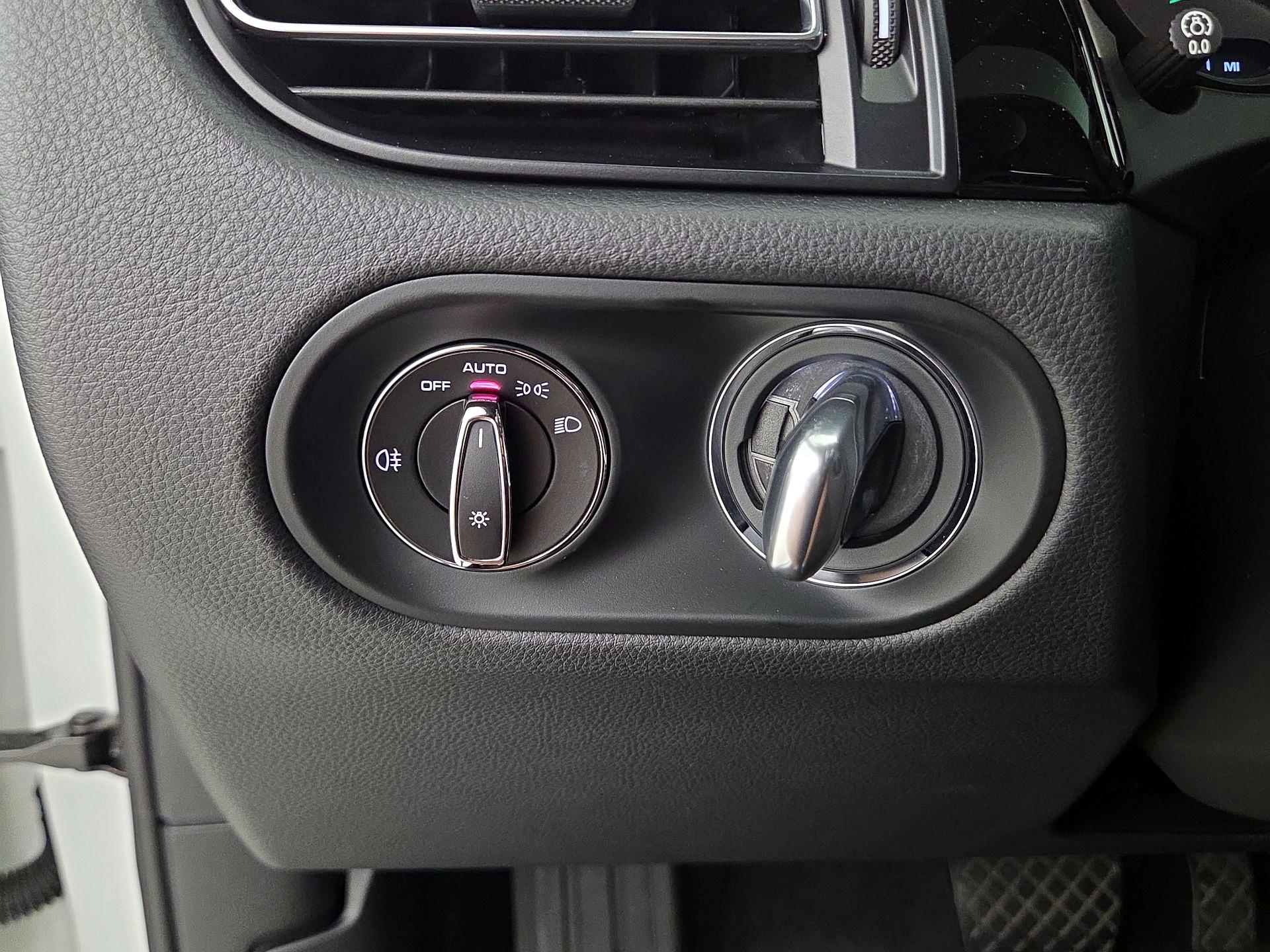 Thumbnail: 2020 Porsche Macan - 13