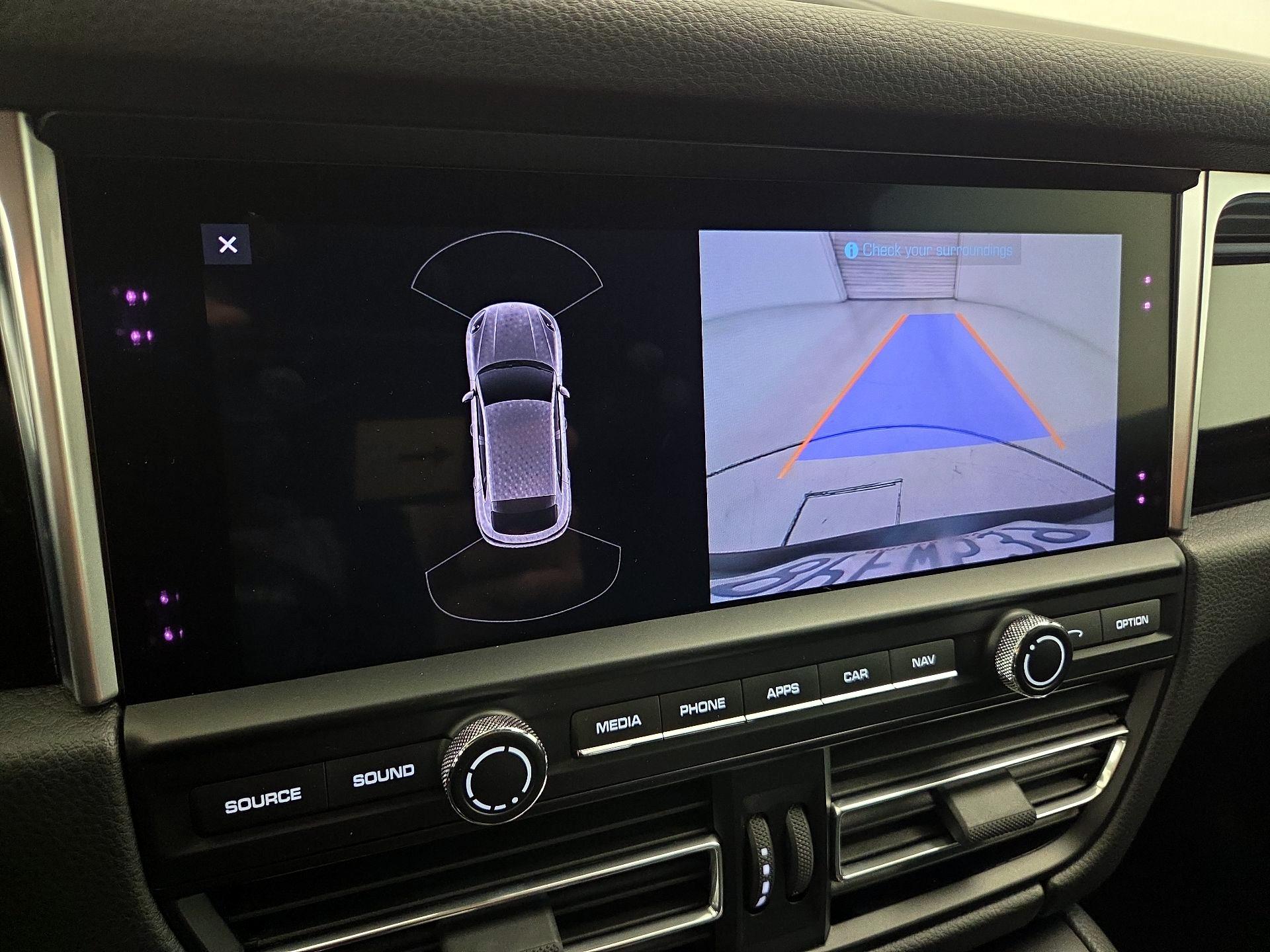 Thumbnail: 2020 Porsche Macan - 15