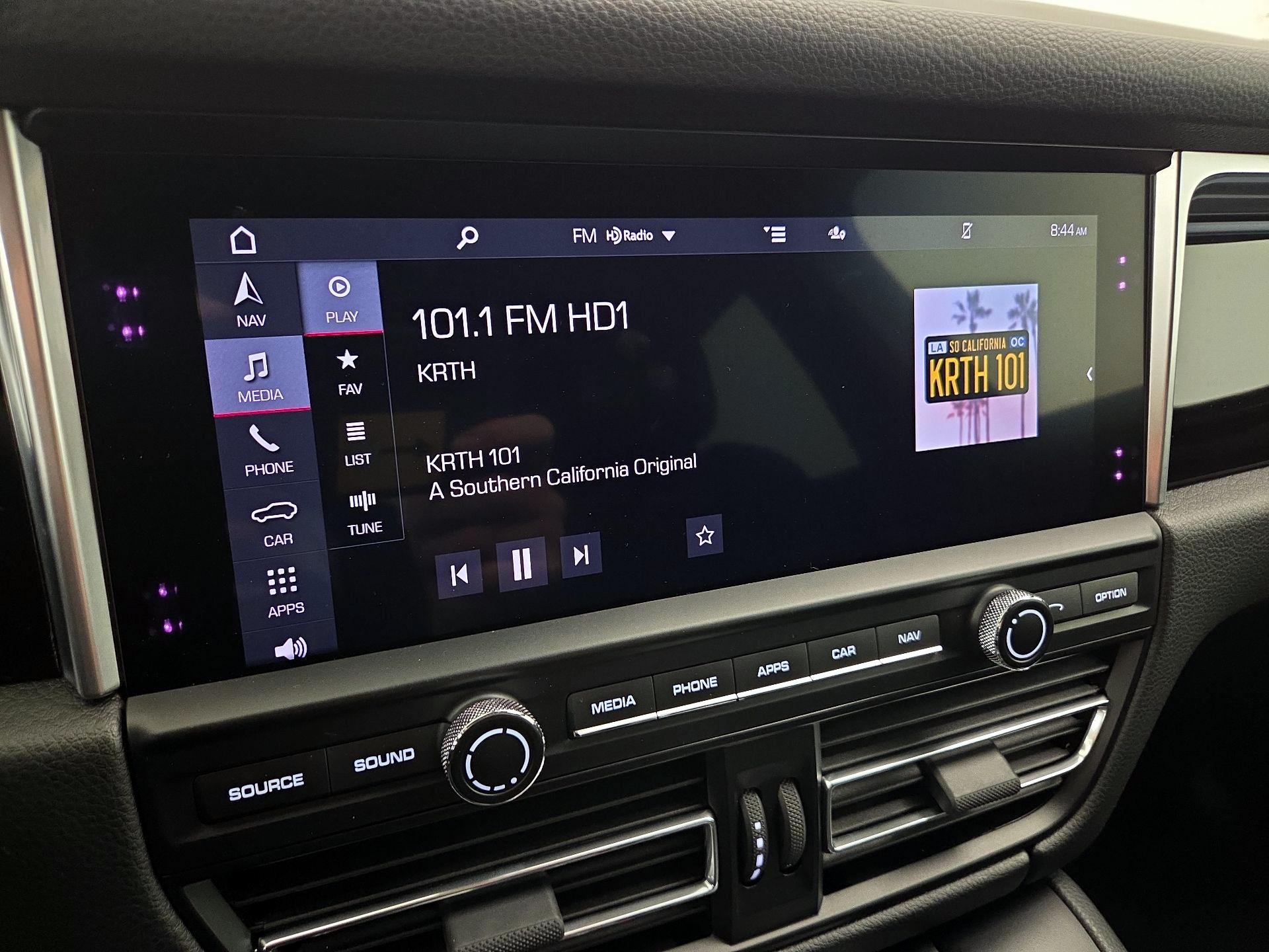 Thumbnail: 2020 Porsche Macan - 16