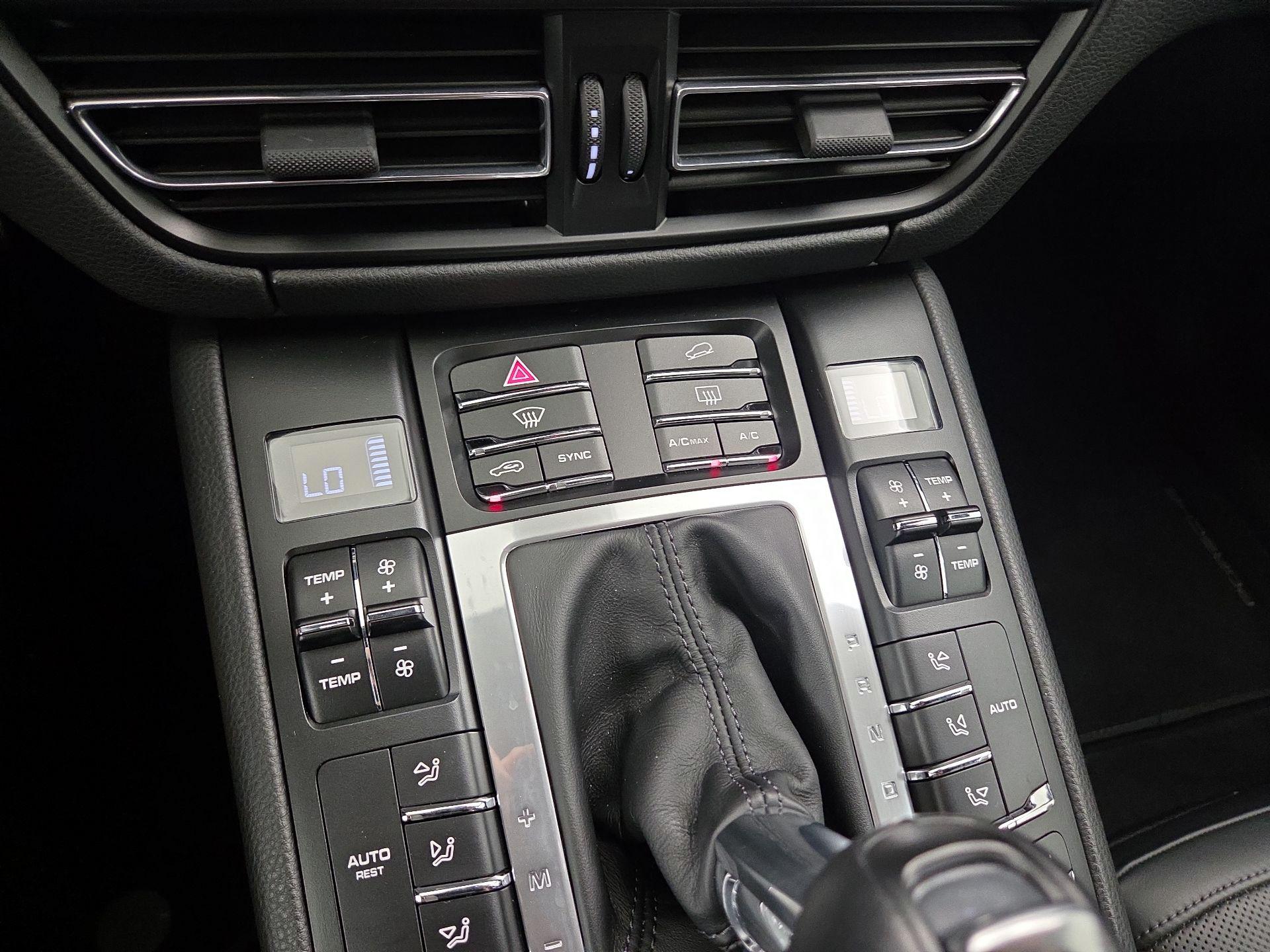 Thumbnail: 2020 Porsche Macan - 17