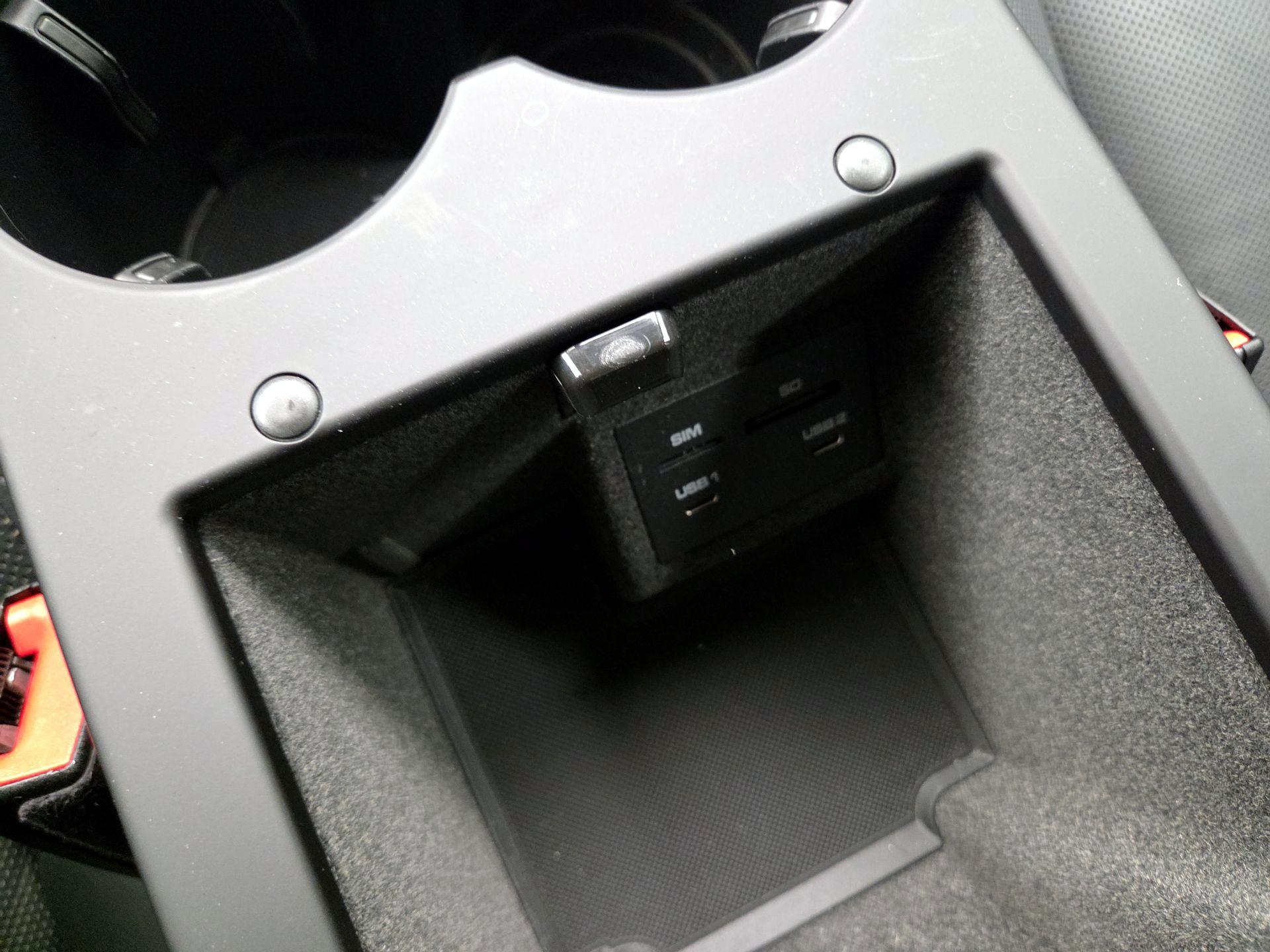 Thumbnail: 2020 Porsche Macan - 19