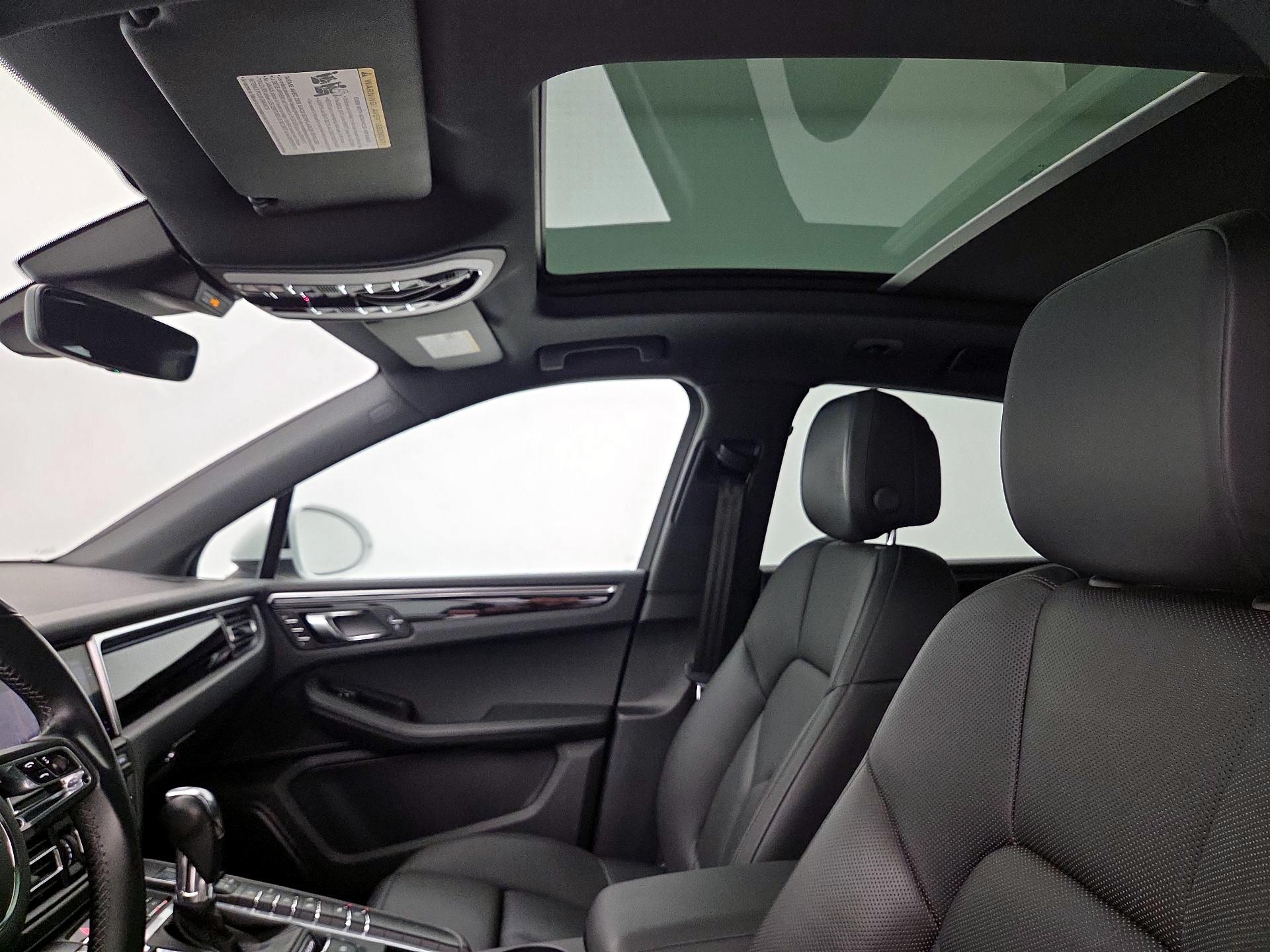 Thumbnail: 2020 Porsche Macan - 20