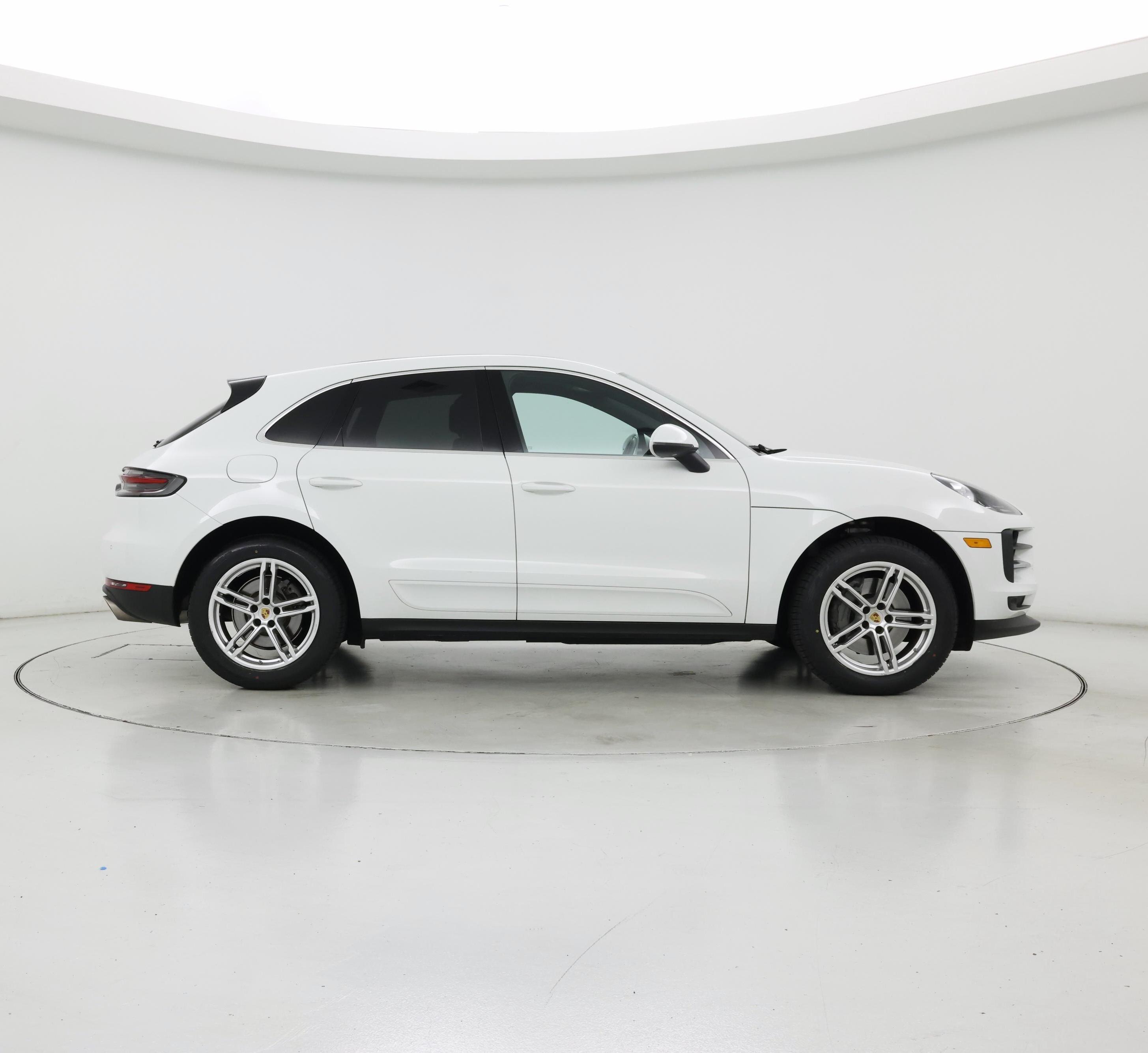 Thumbnail: 2020 Porsche Macan - 7