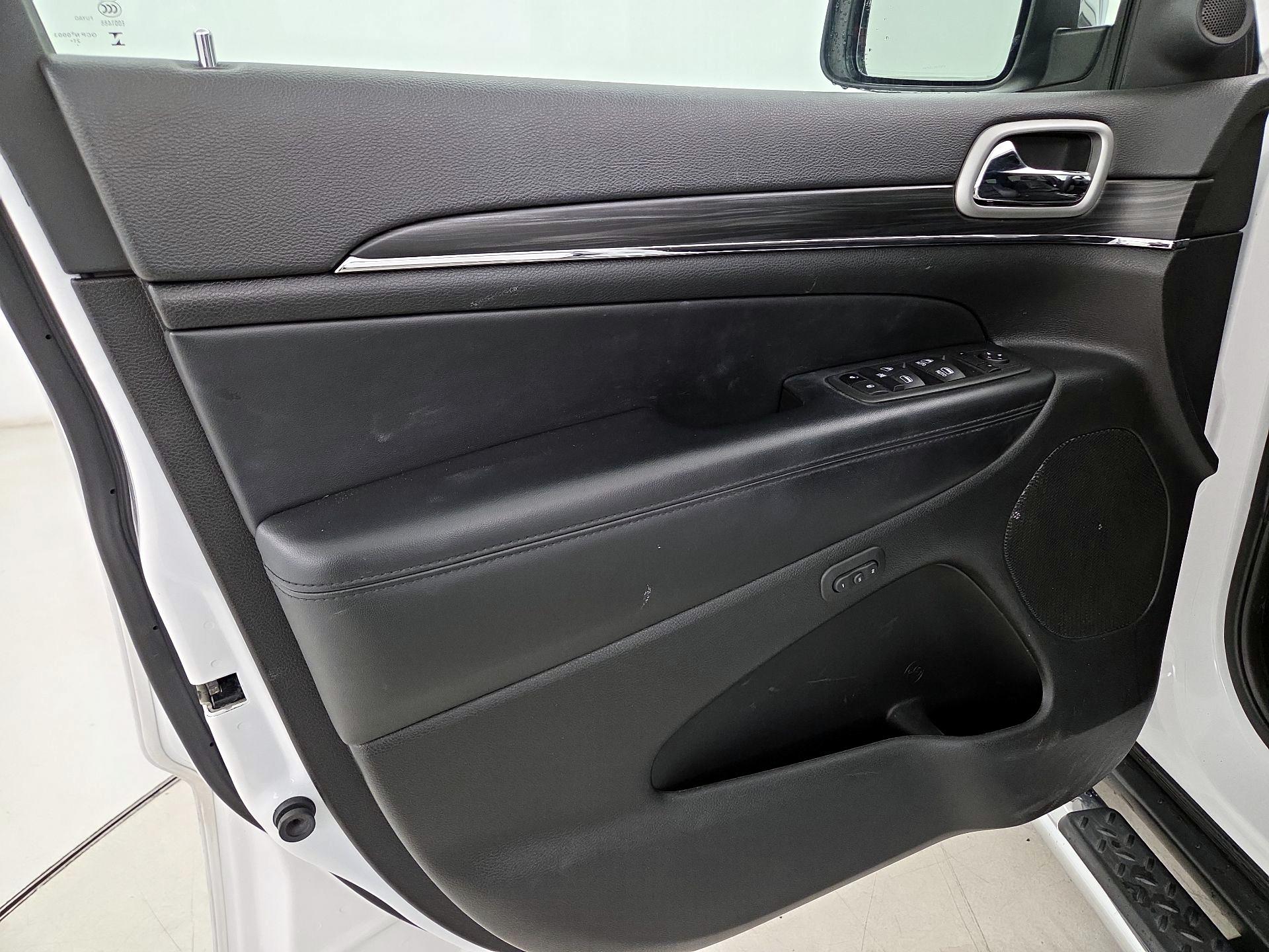 Thumbnail: 2022 Jeep Grand Cherokee - 12