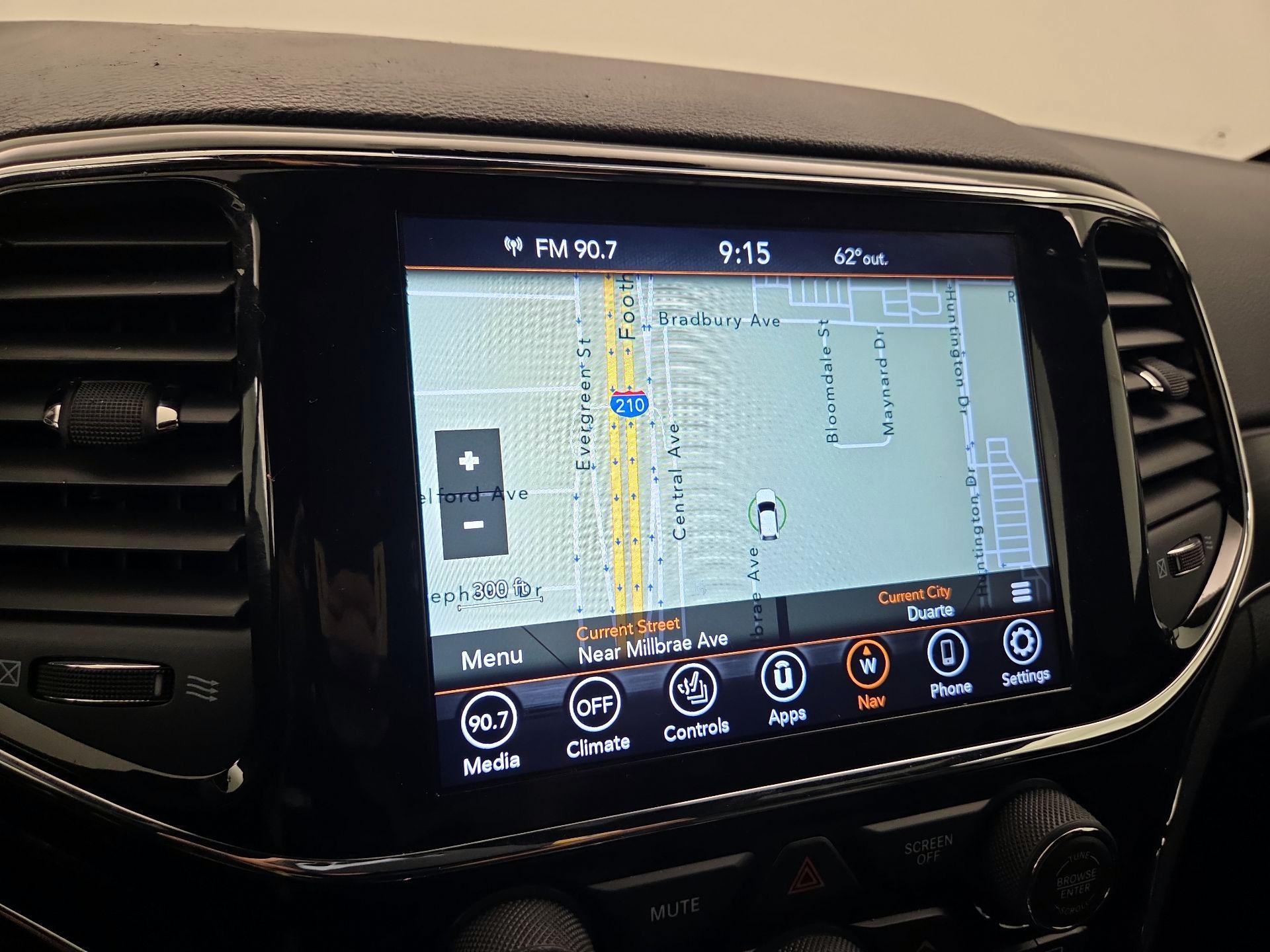 Thumbnail: 2022 Jeep Grand Cherokee - 14