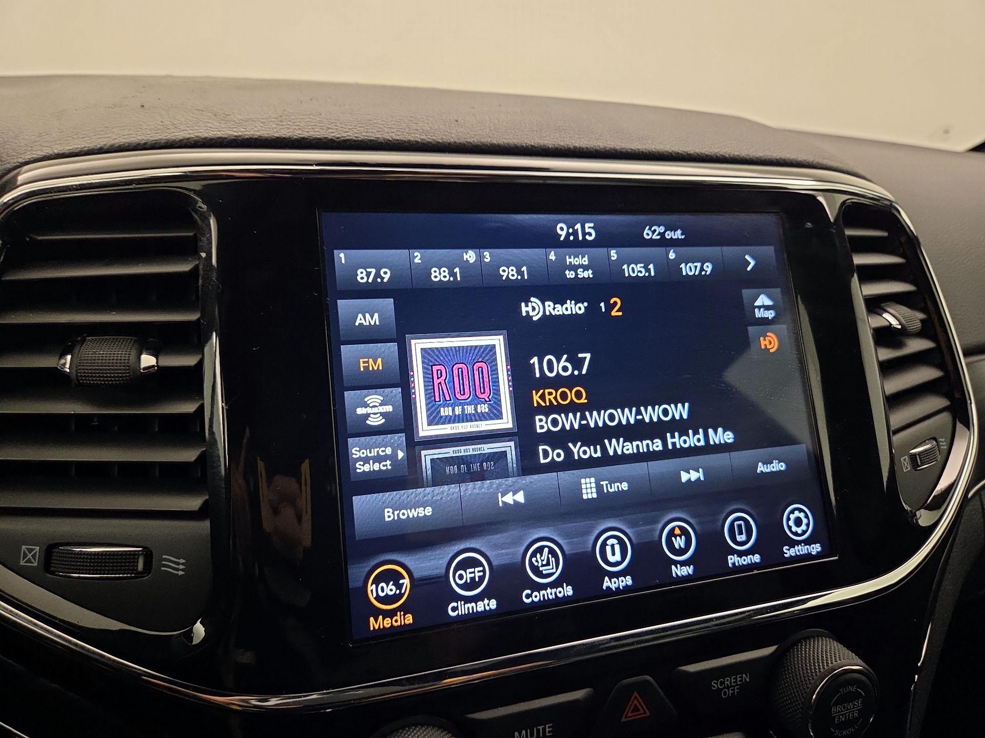 Thumbnail: 2022 Jeep Grand Cherokee - 16