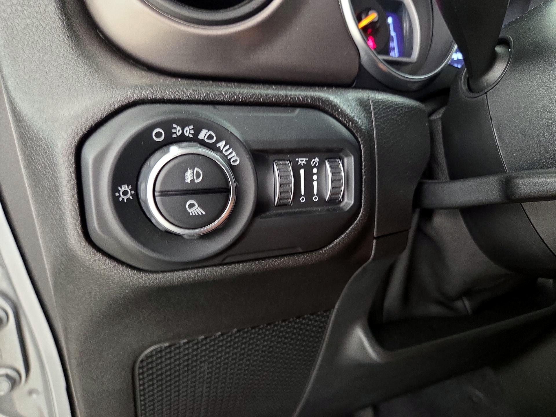 Thumbnail: 2020 Jeep Gladiator - 13