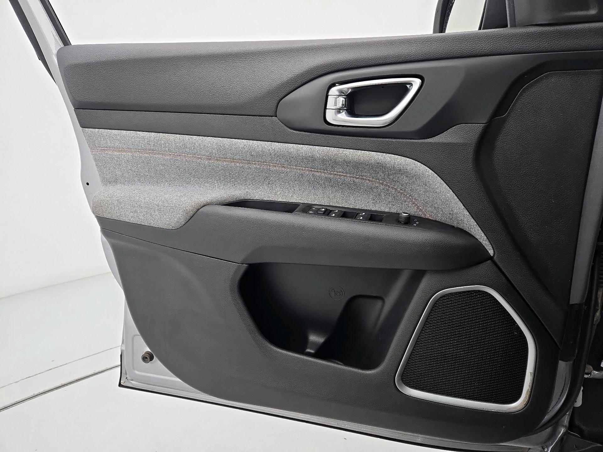 Thumbnail: 2022 Jeep Compass - 12