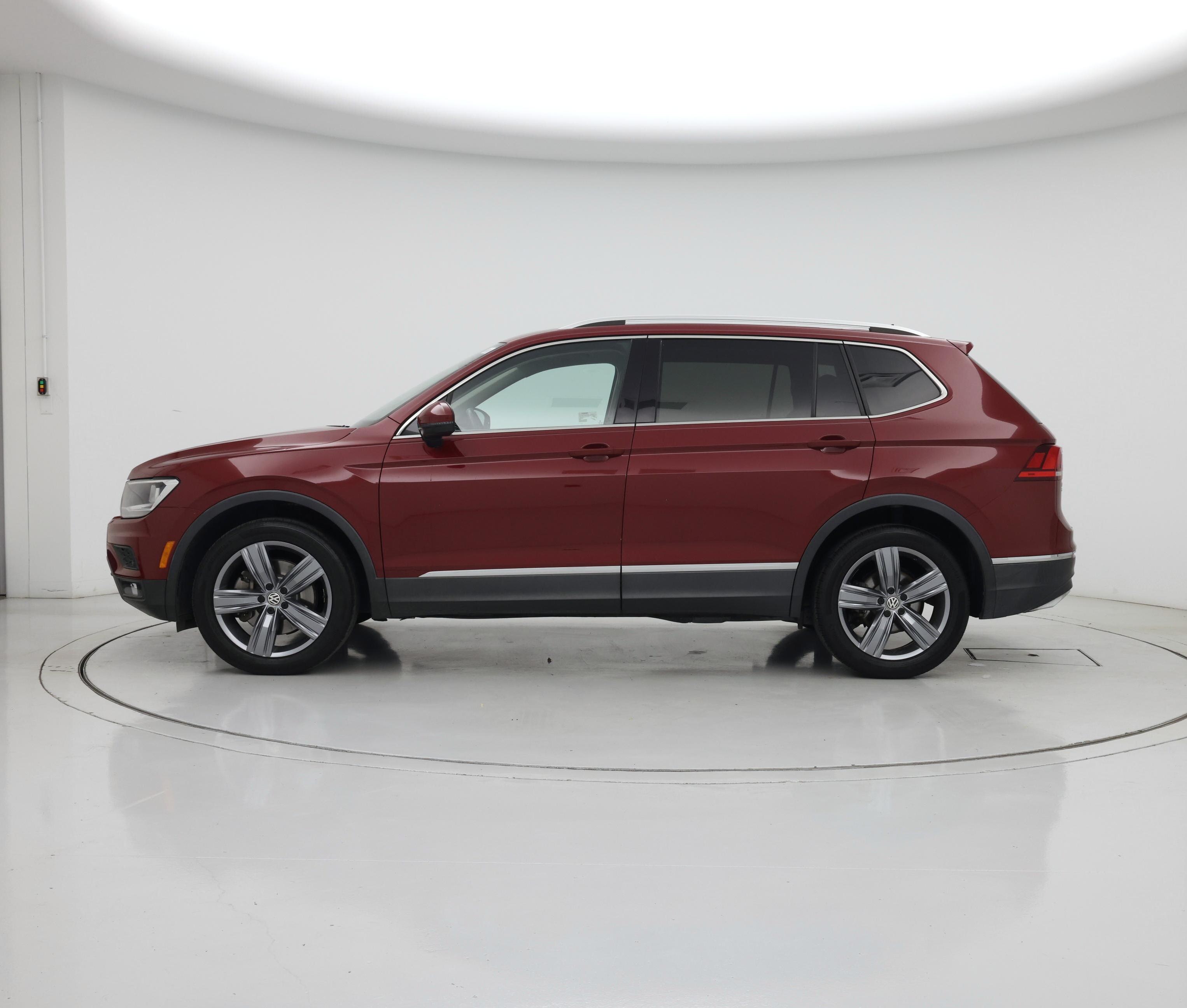 Thumbnail: 2020 Volkswagen Tiguan - 3