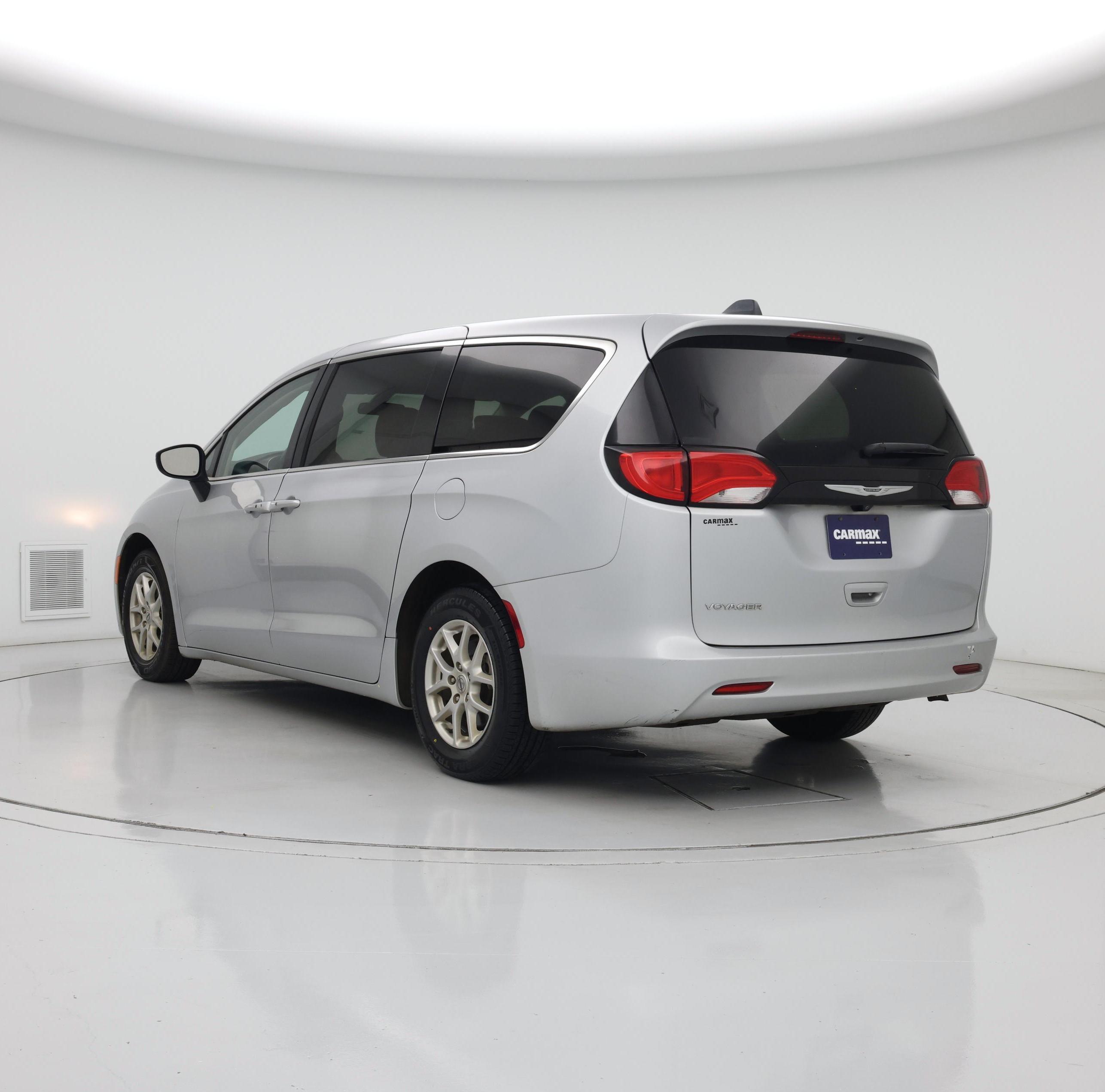 Thumbnail: 2022 Chrysler Voyager - 2