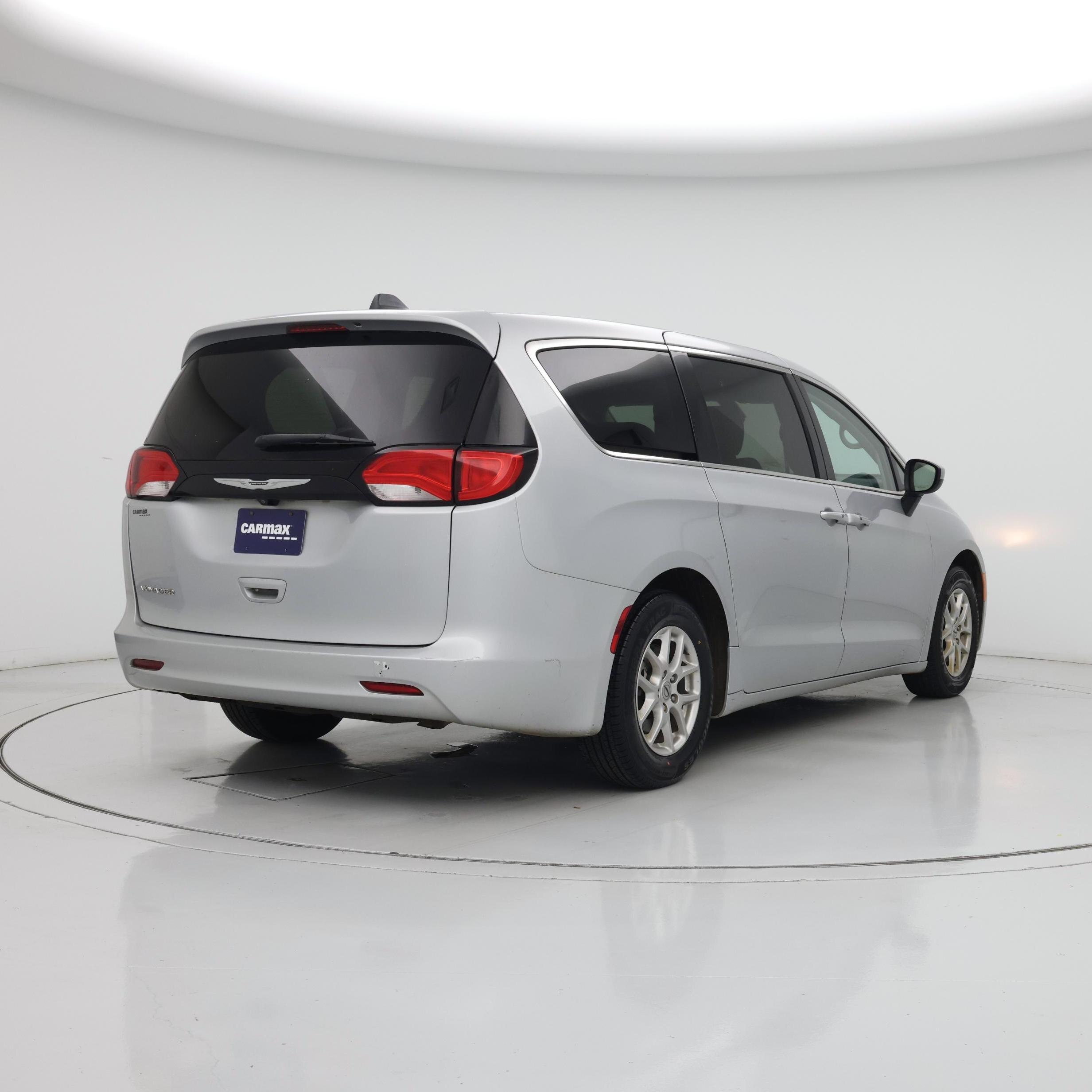 Thumbnail: 2022 Chrysler Voyager - 8
