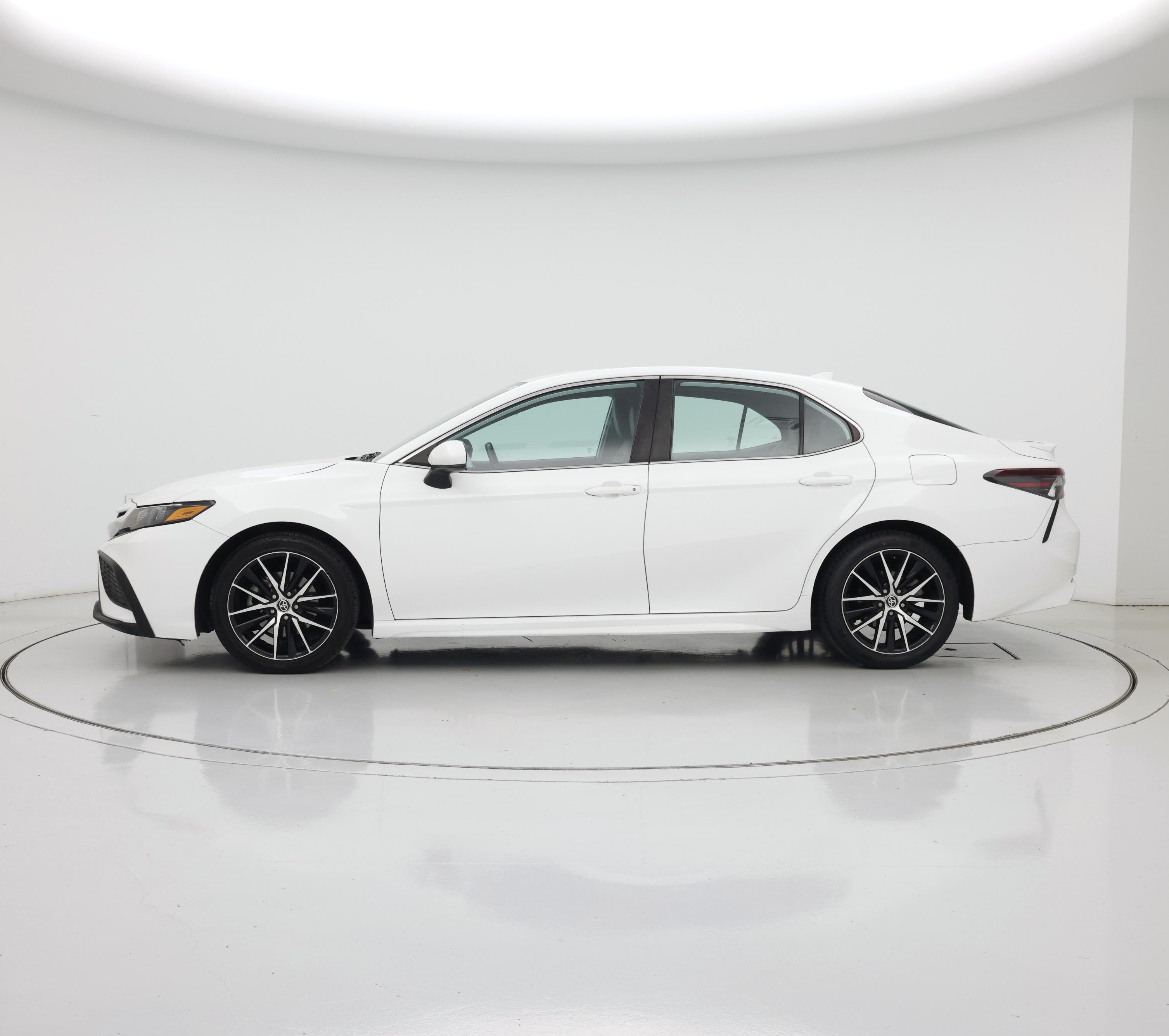 Thumbnail: 2021 Toyota Camry - 3